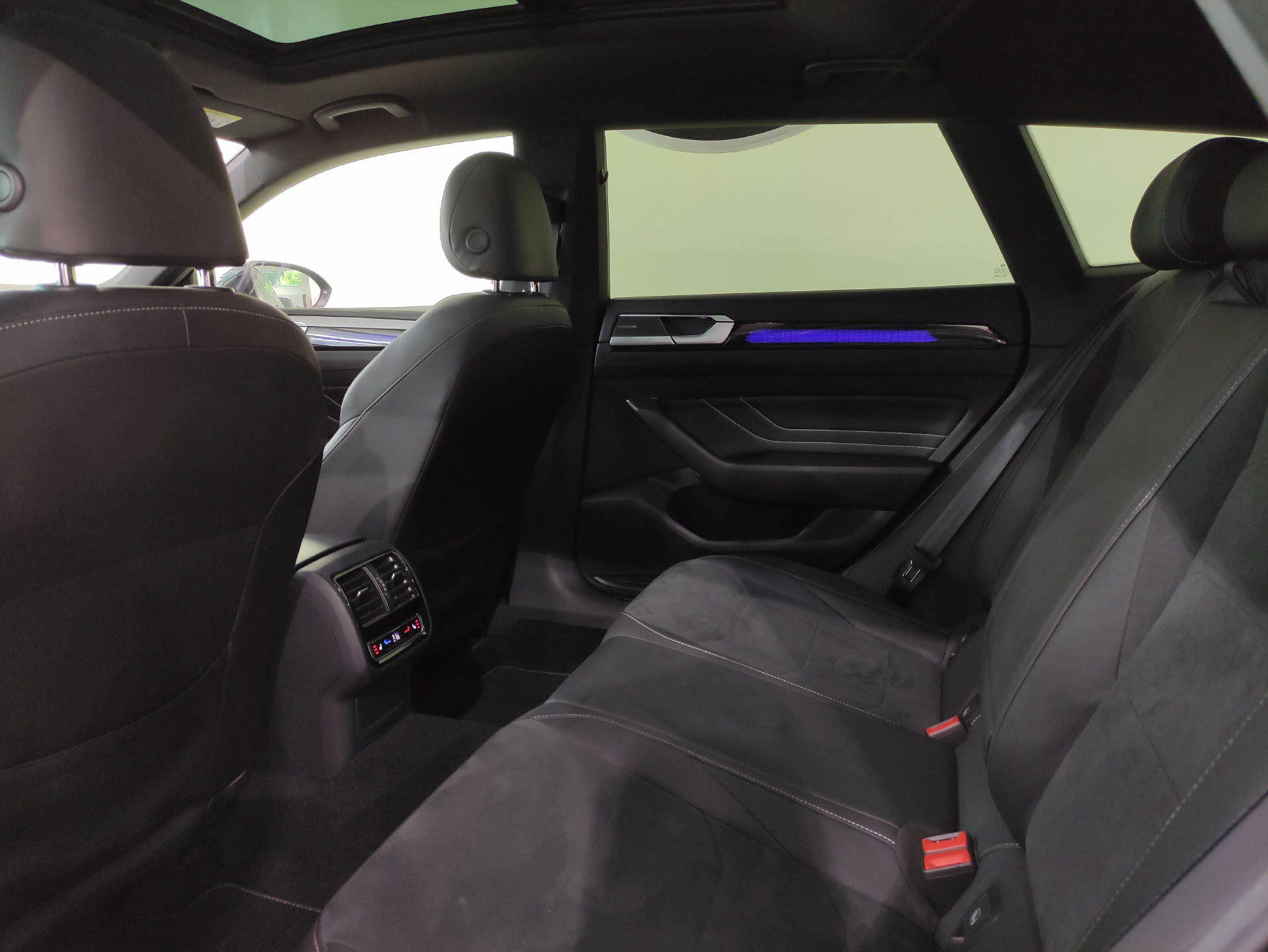 VW Arteon Shooting Brake 2.0 TSI R-Line DSG 4m-image-14