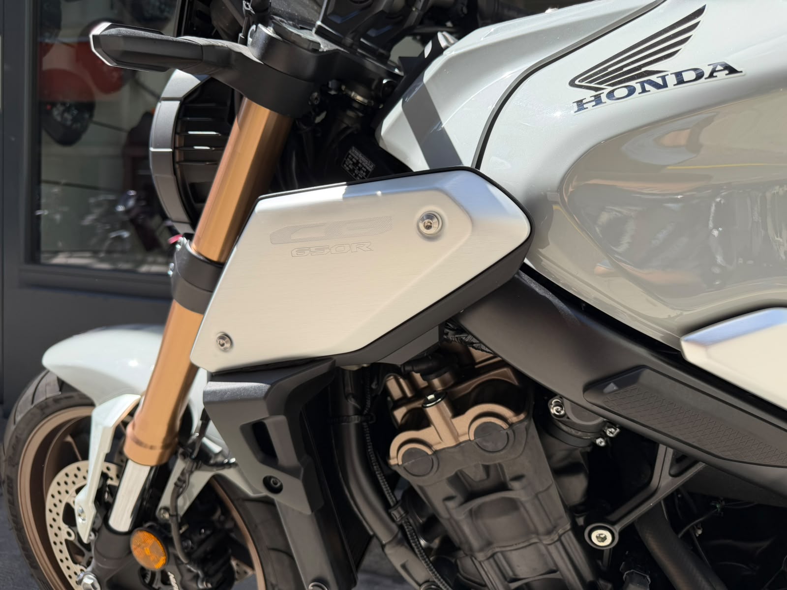 HONDA CB 650 R-image-9