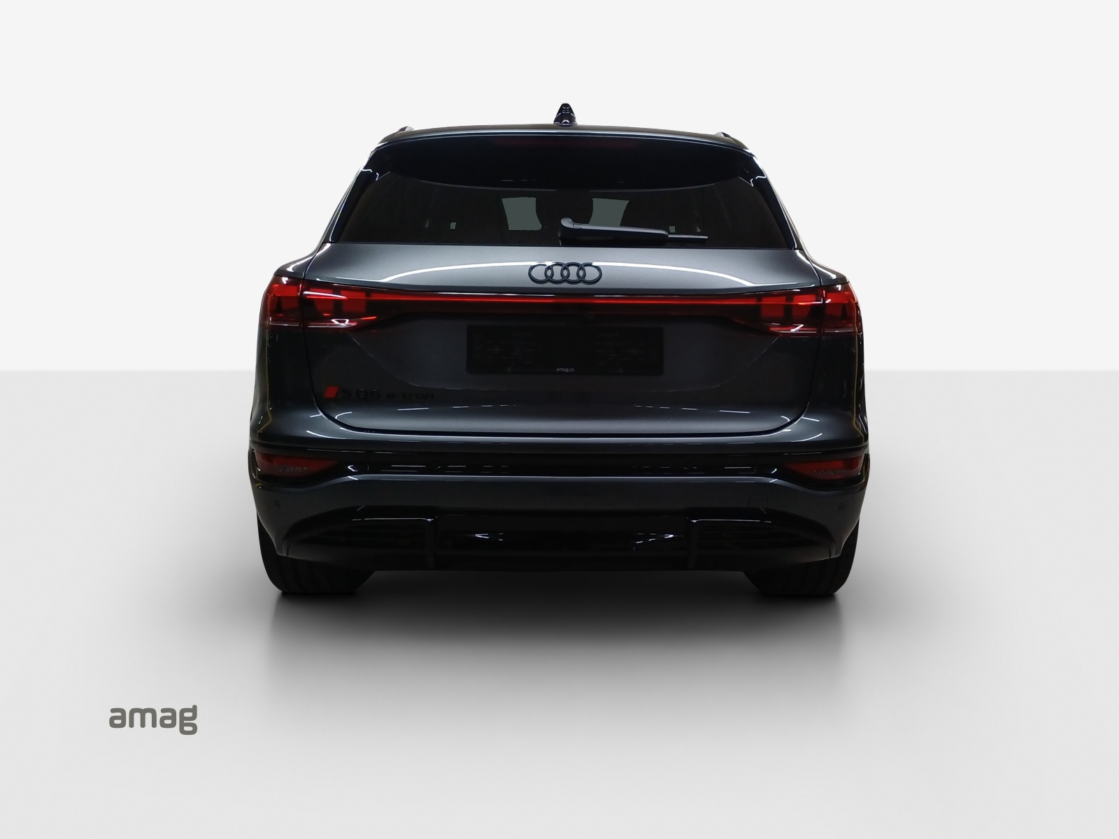 AUDI SQ6 e-tron quattro-showroom-element-3