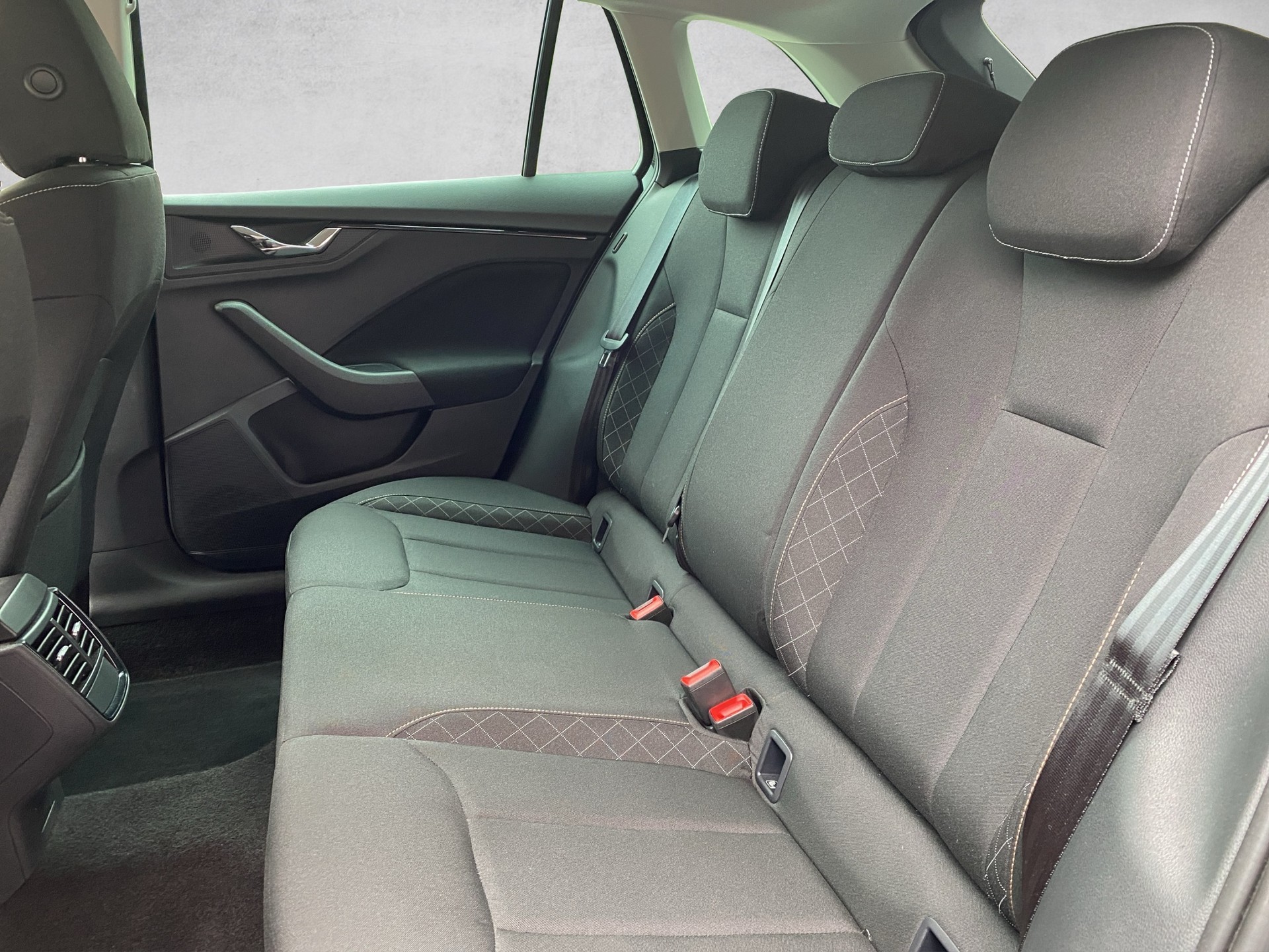 SKODA Scala 1.0 TSI Ambition DSG-image-18