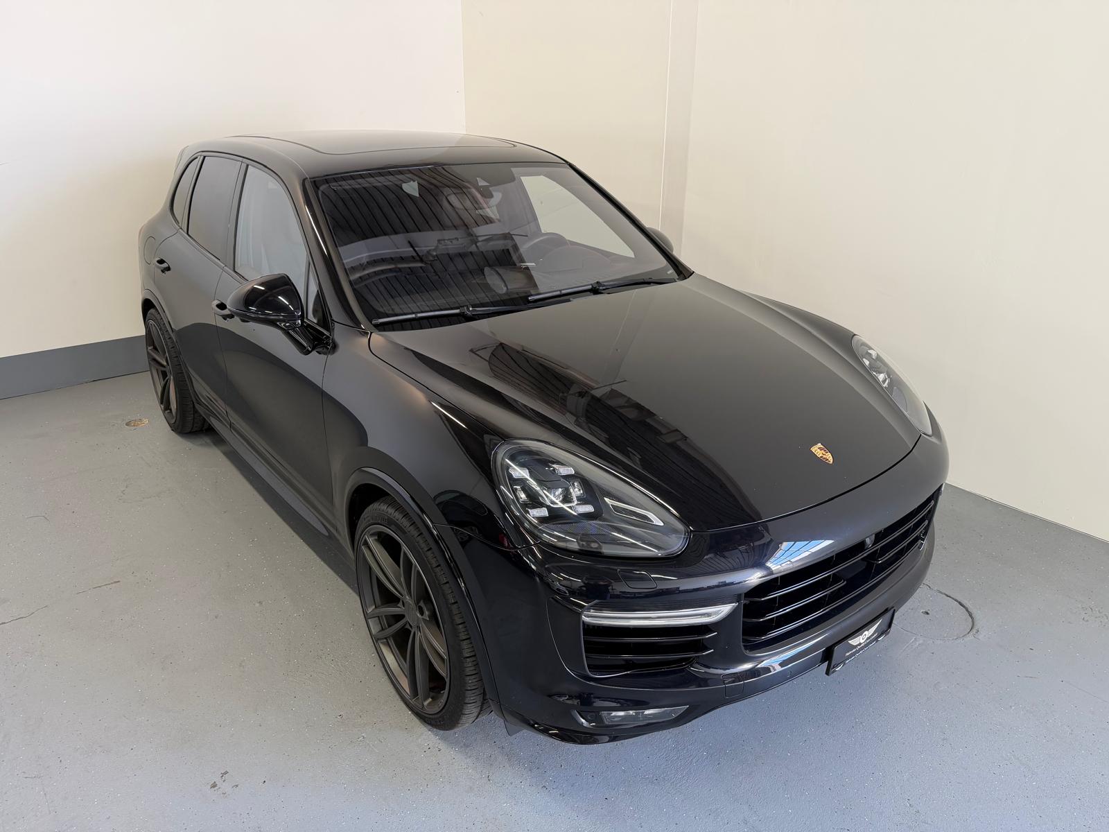 PORSCHE Cayenne Turbo