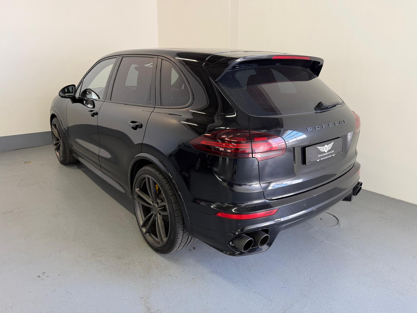 PORSCHE Cayenne Turbo-image-8