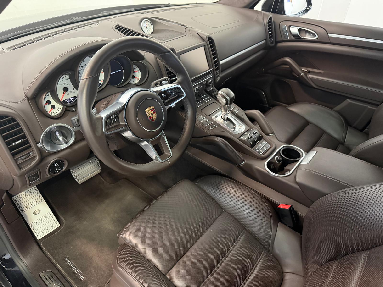 PORSCHE Cayenne Turbo-image-14