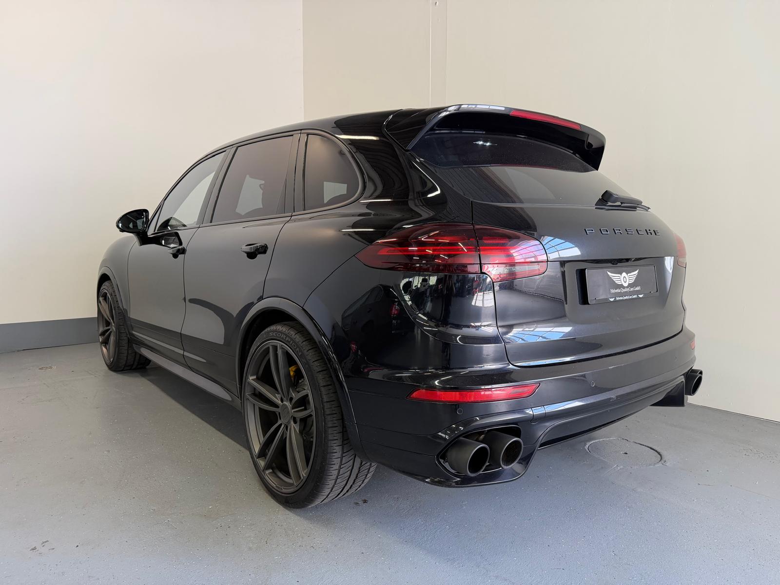 PORSCHE Cayenne Turbo-image-9