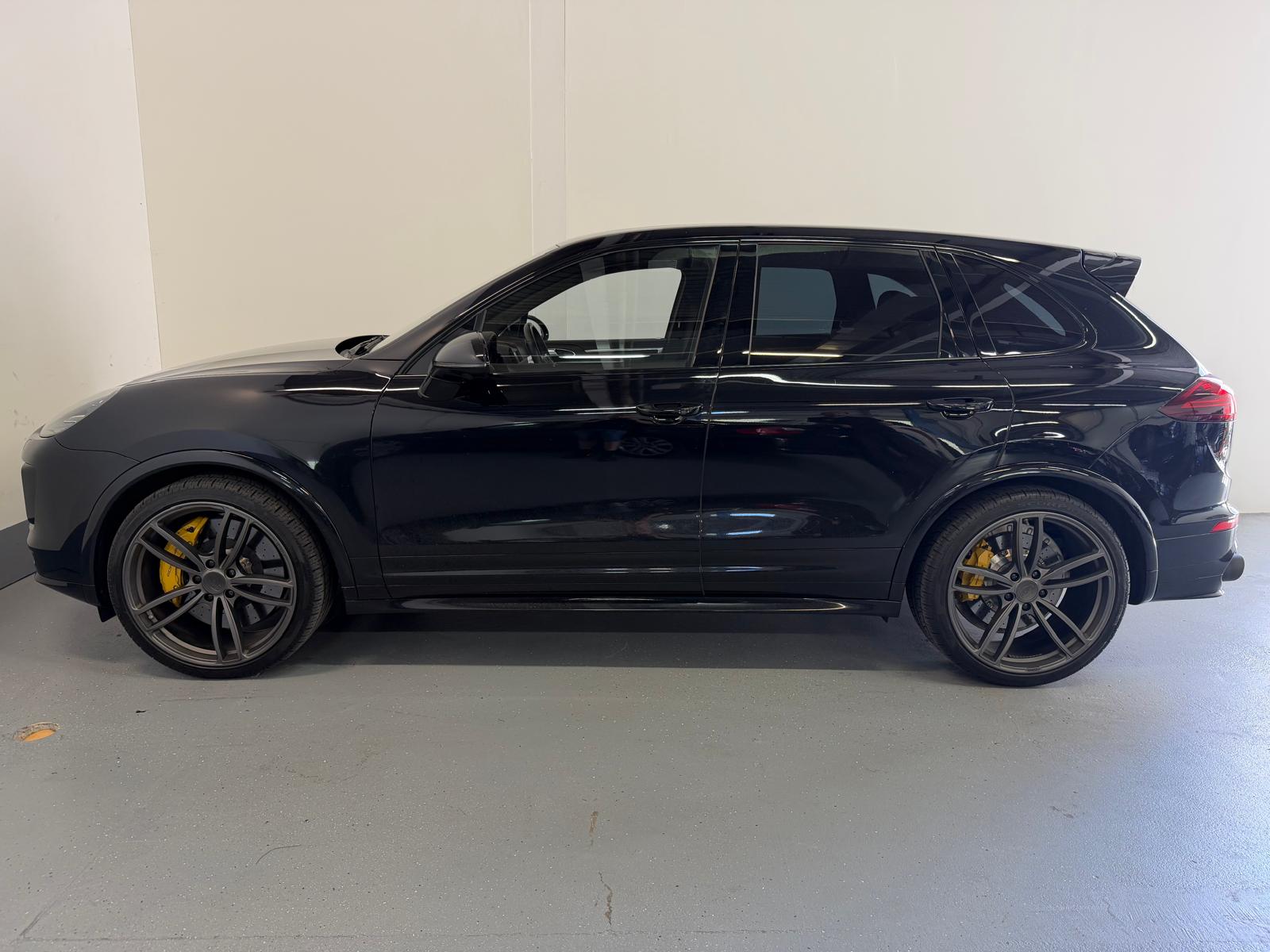 PORSCHE Cayenne Turbo-image-6