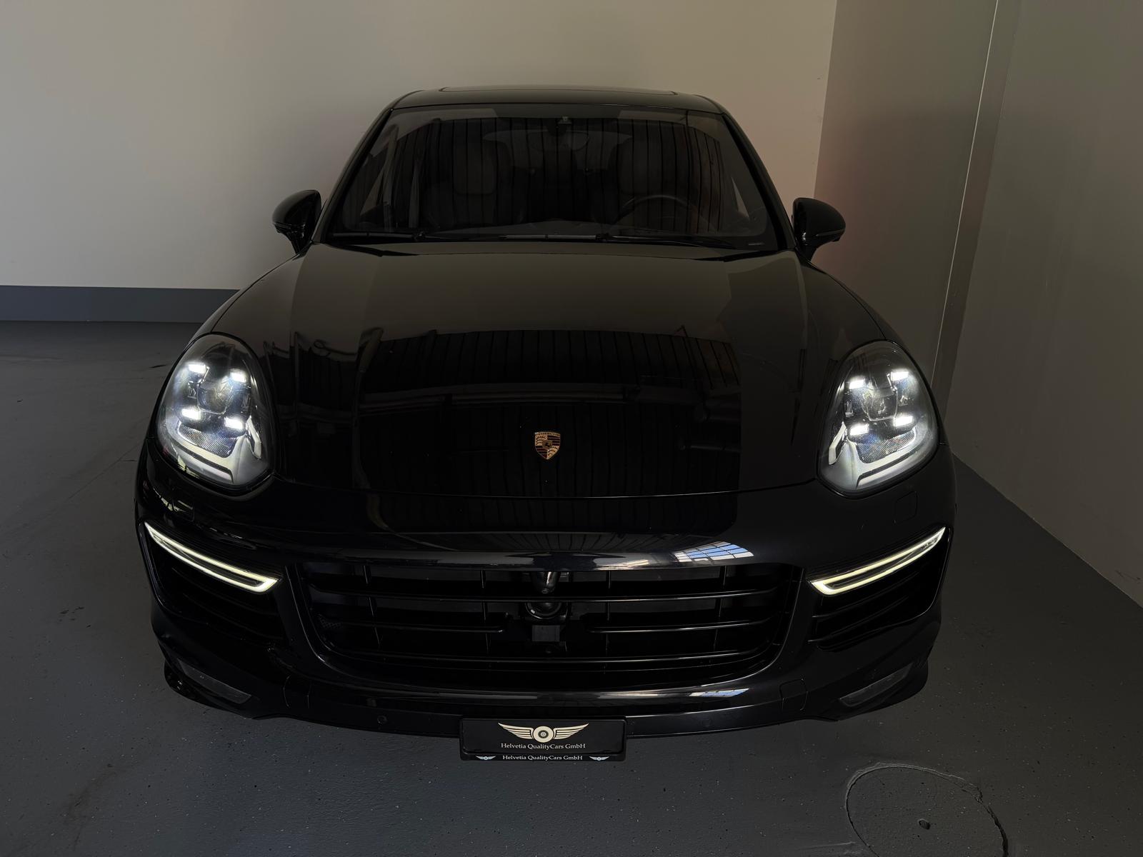 PORSCHE Cayenne Turbo-image-4