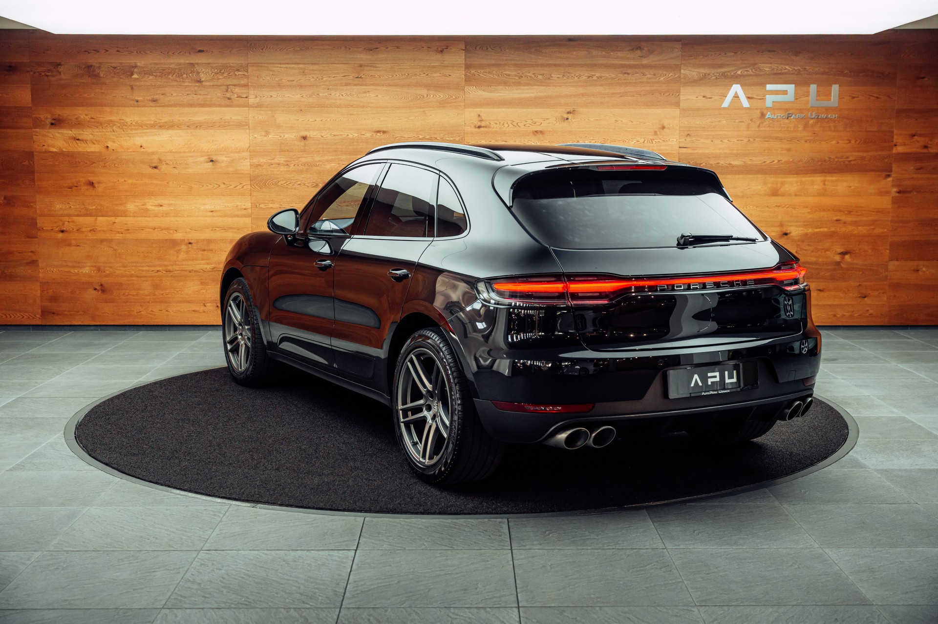 PORSCHE Macan S PDK Porsche Approved-showroom-element-2