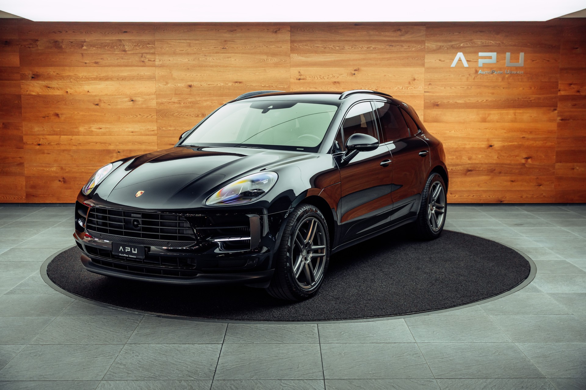 PORSCHE Macan S PDK Porsche Approved-showroom-element-3