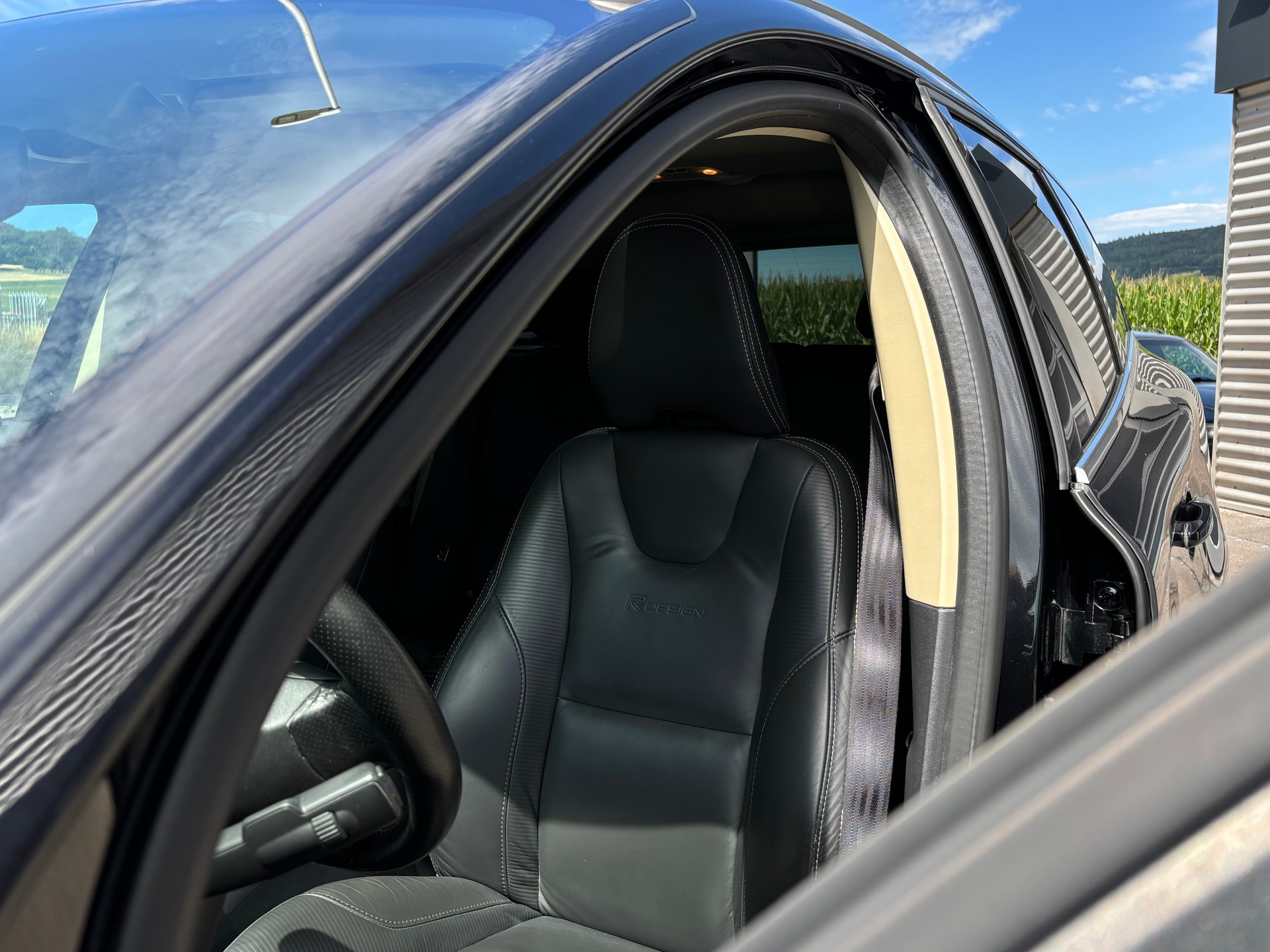 VOLVO XC60 3.0 T6 R-Design AWD-showroom-element-3