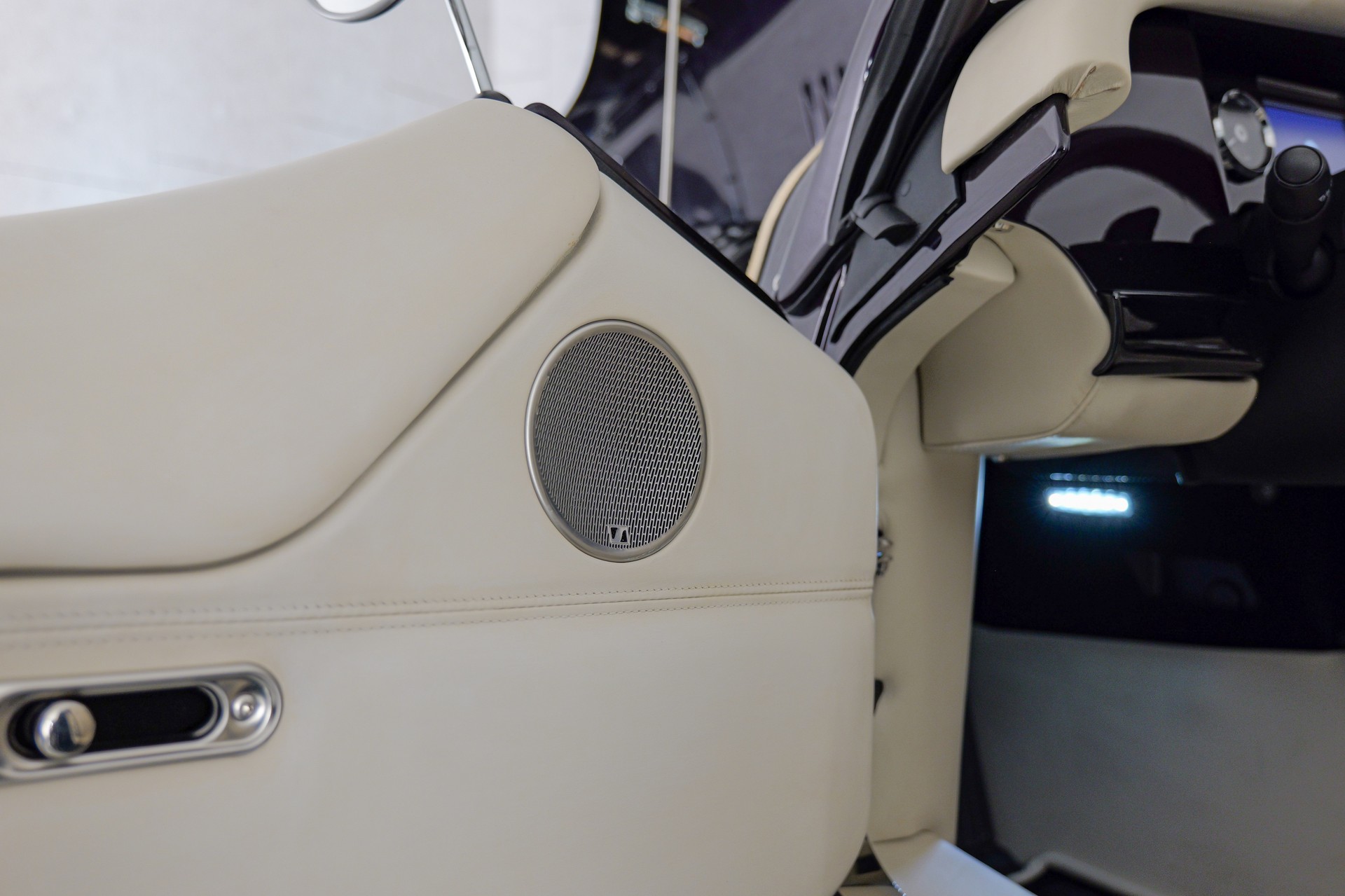 MORGAN Plus Six 3.0 Bespoke Automatik-image-12