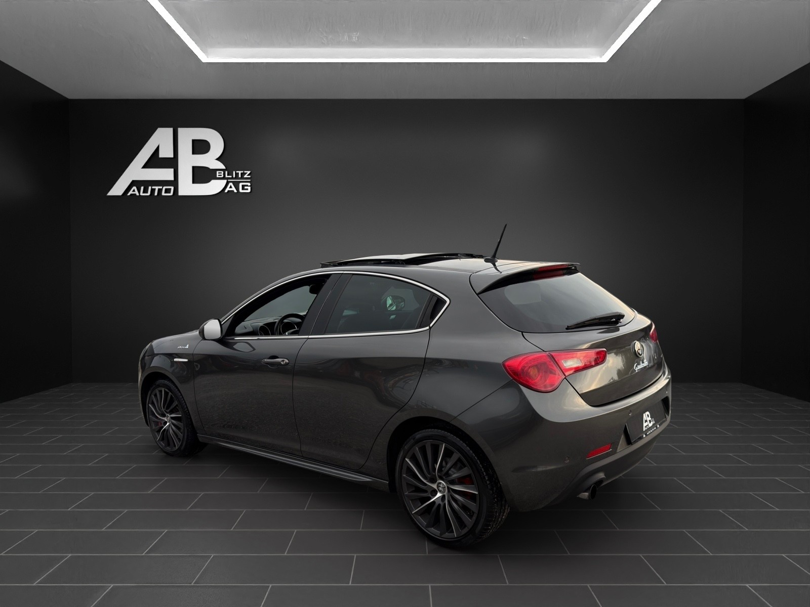 ALFA ROMEO Giulietta QV-Line 1.4 MultiAir Distinctive mit 170 PS-showroom-element-2