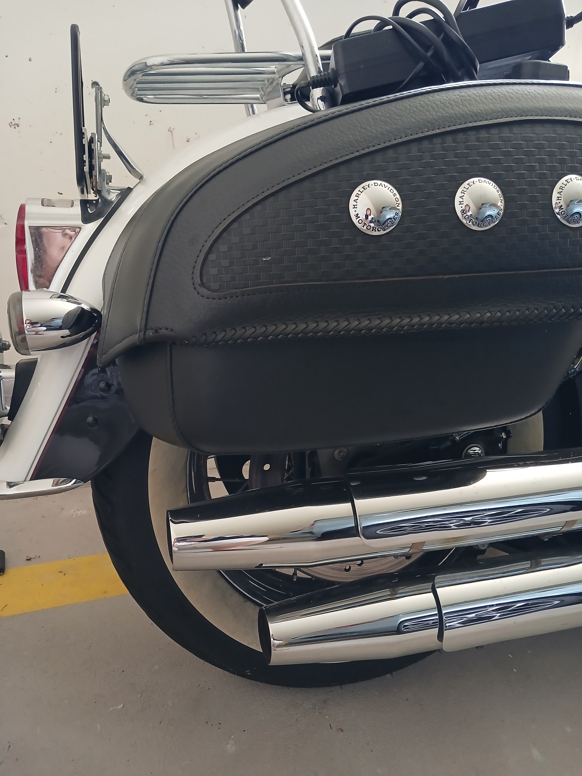 HARLEY-DAVIDSON FLSTNI Softail Deluxe-image-2