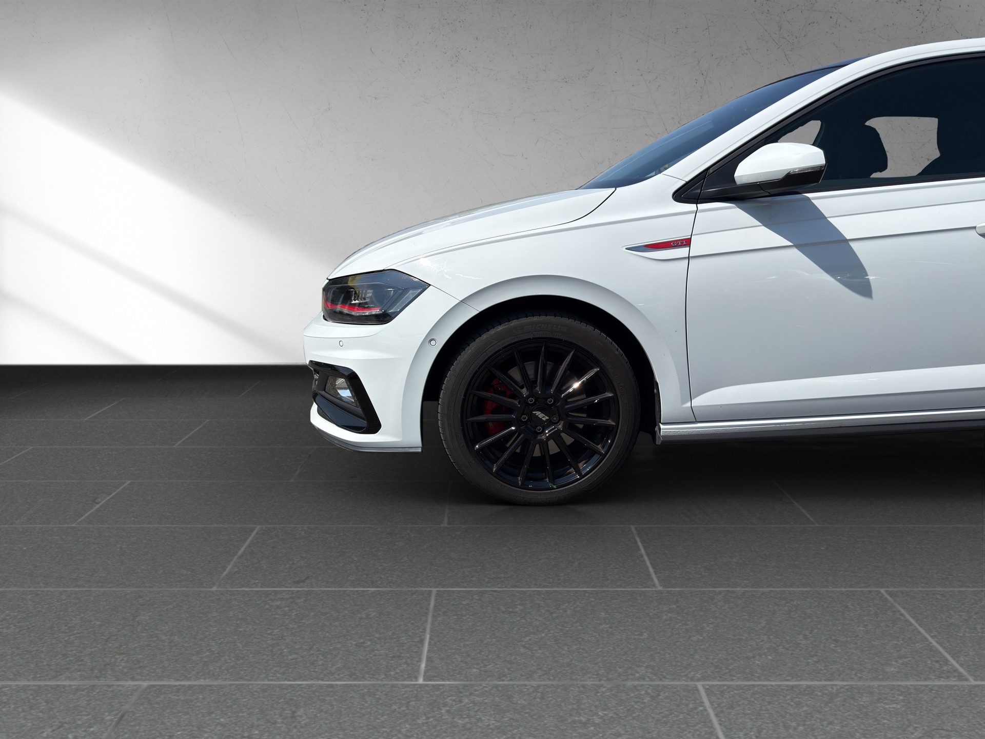 VW Polo 2.0 TSI GTI DSG-image-12