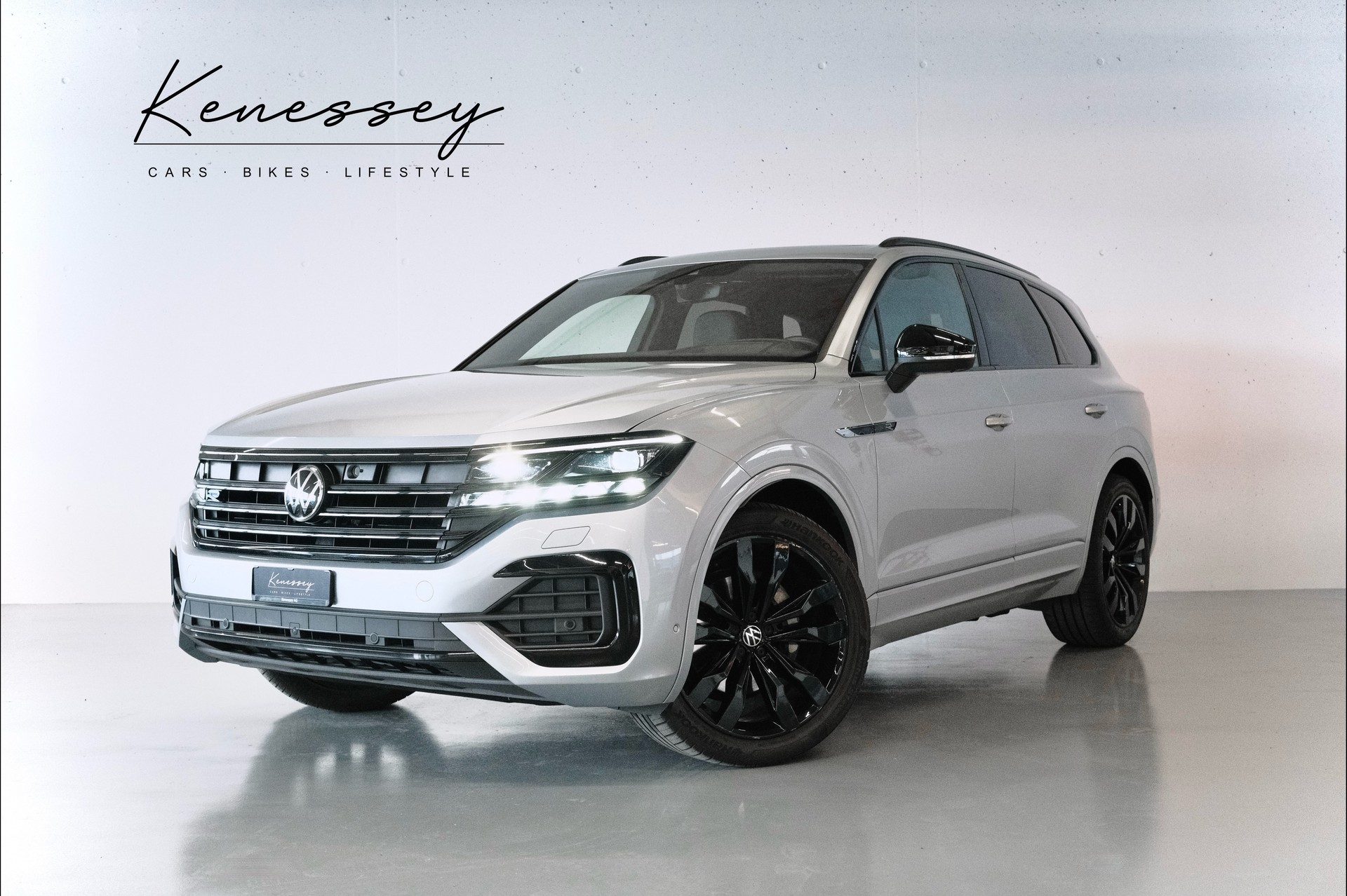 VW Touareg 3.0 TDI R-LINE | CH-FZG | INFRAROT-KAMERA | AHK | STANDHEIZUNG | MASSAGESITZE