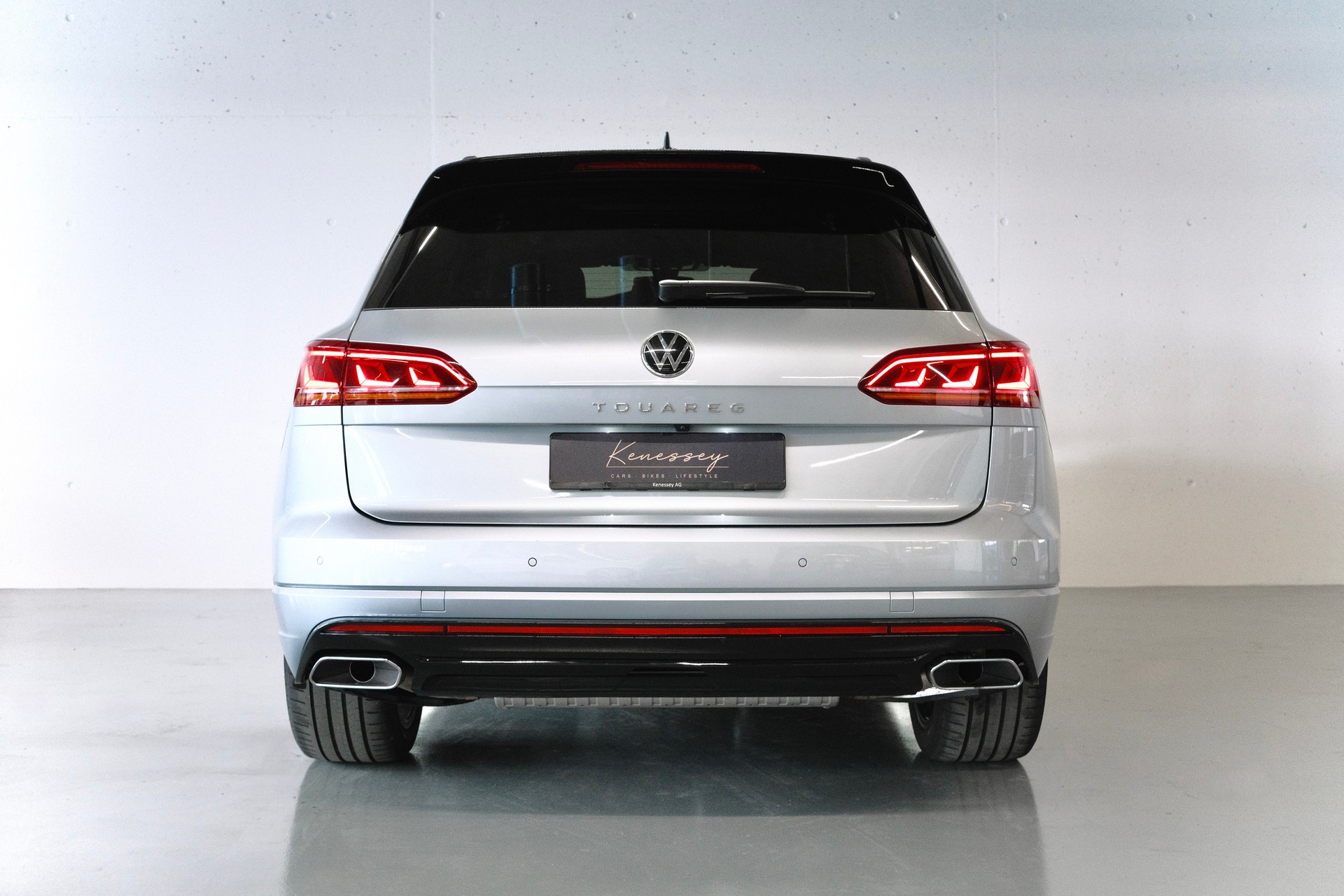 VW Touareg 3.0 TDI R-LINE | CH-FZG | INFRAROT-KAMERA | AHK | STANDHEIZUNG | MASSAGESITZE-showroom-element-2