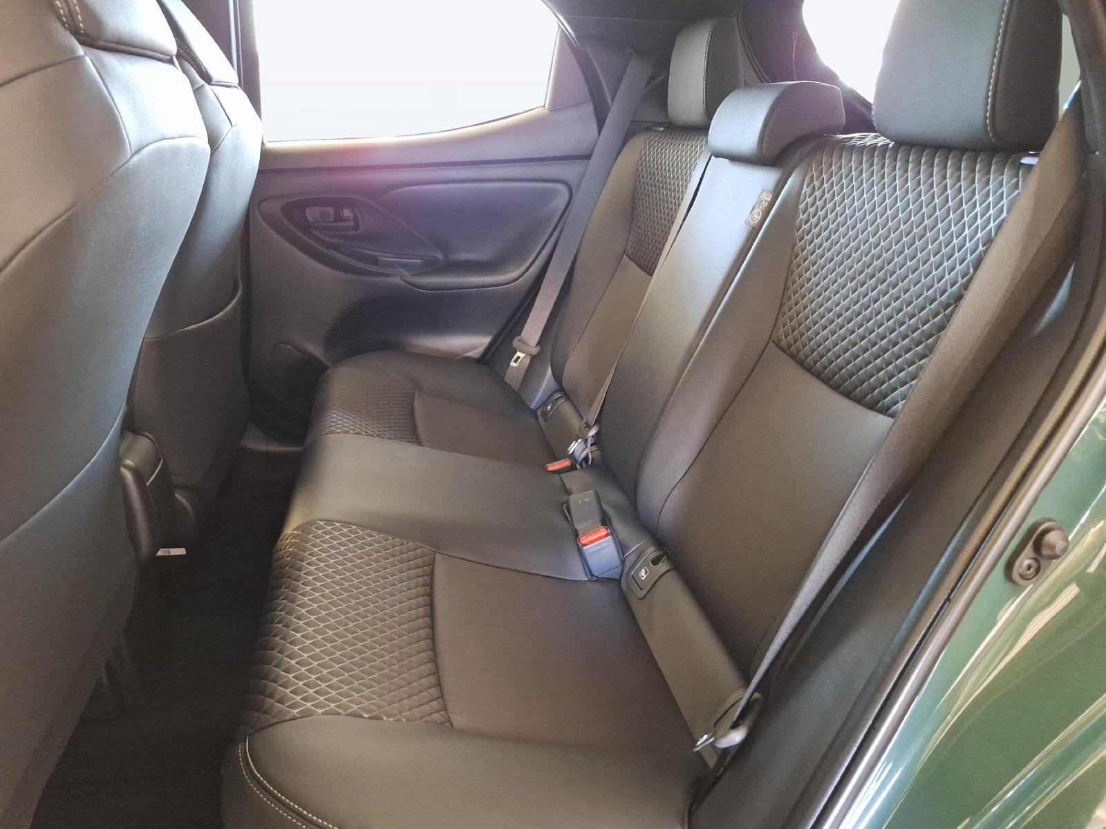 TOYOTA Yaris 1.5 VVT-i HSD Premium-image-9