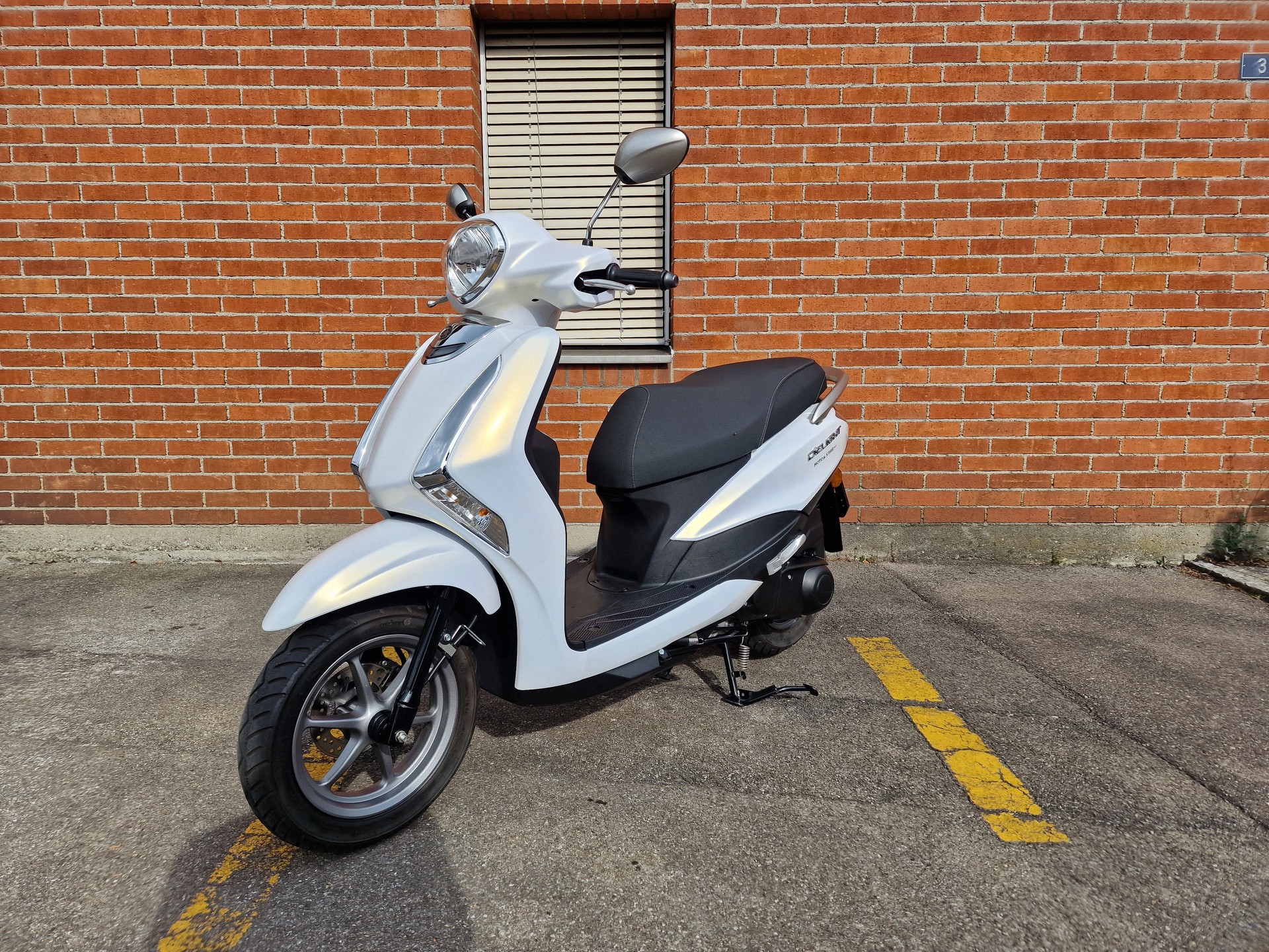YAMAHA D'elight LTS 125-image-3