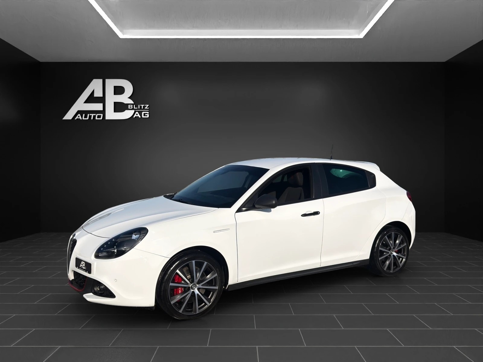 ALFA ROMEO Giulietta 2.0 JTDM Veloce TCT Carbon Edition mit 170 PS-showroom-element-1