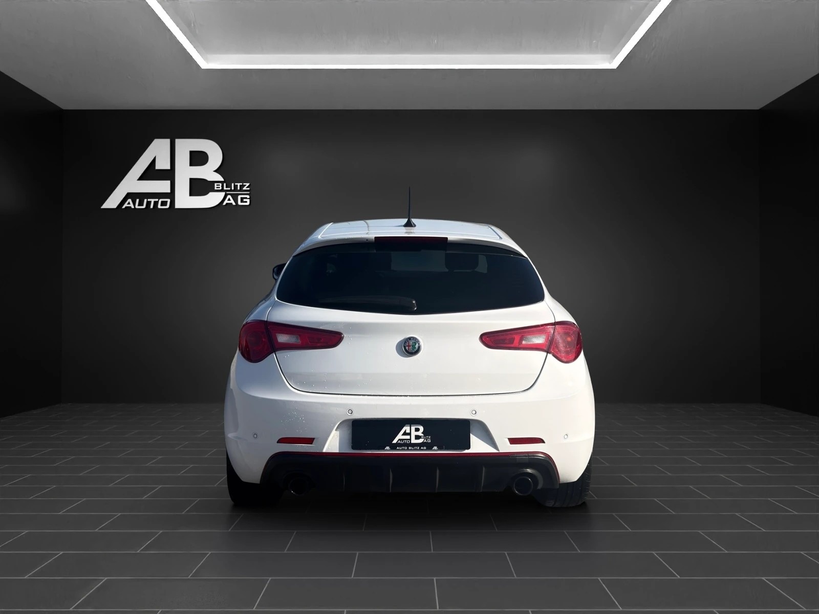 ALFA ROMEO Giulietta 2.0 JTDM Veloce TCT Carbon Edition mit 170 PS-showroom-element-3