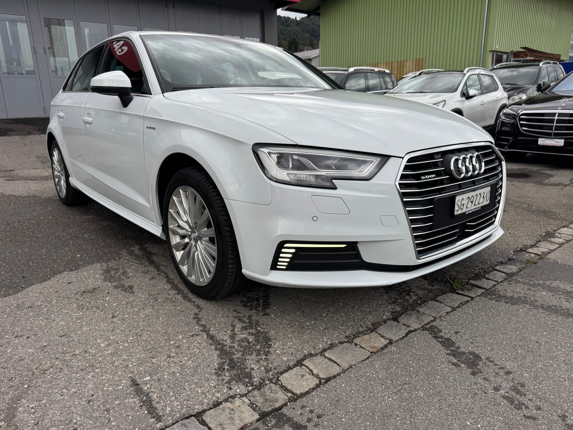 AUDI A3 Sportback 1.4 e-tron Sport S-tronic-showroom-element-1