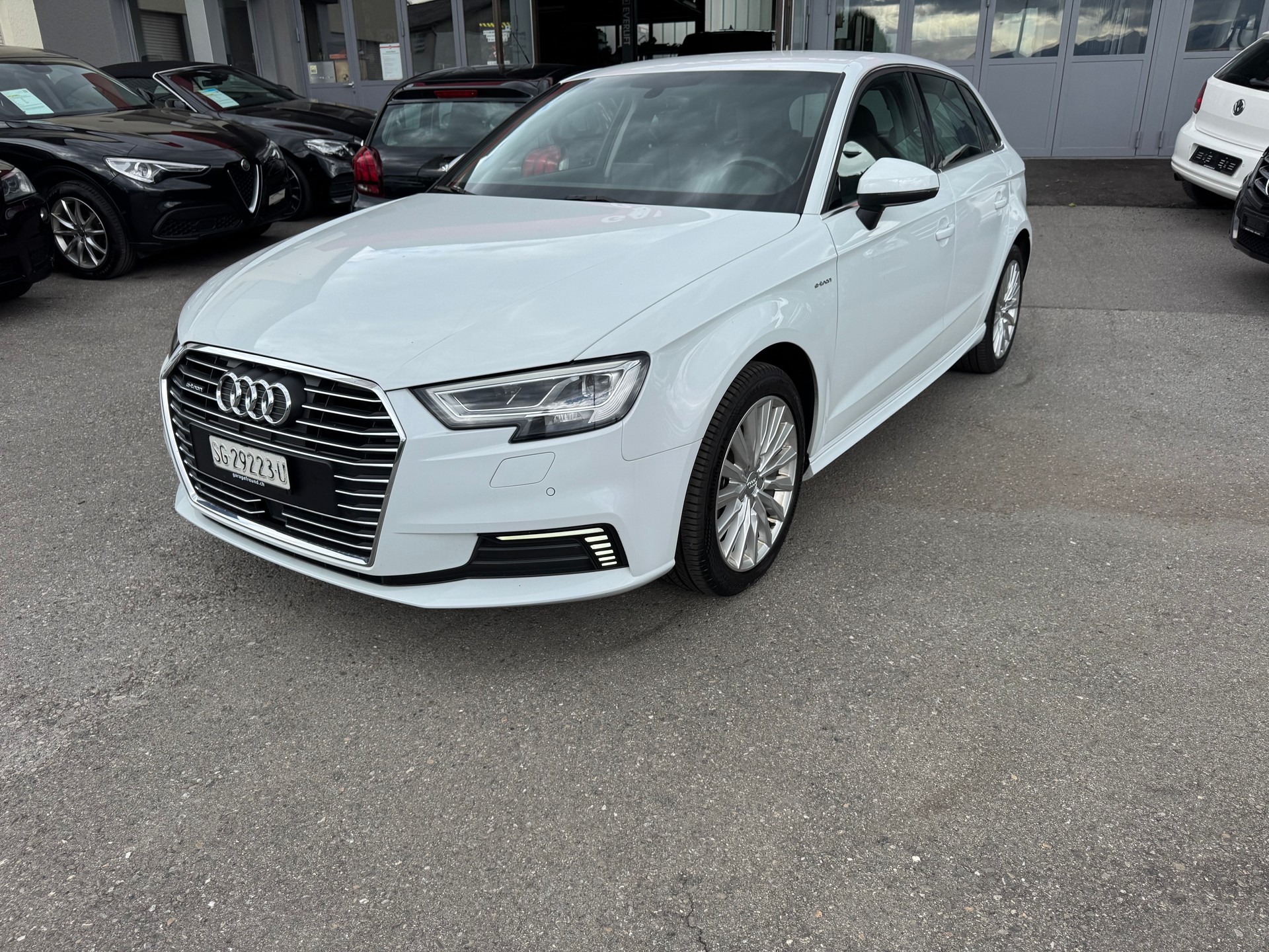 AUDI A3 Sportback 1.4 e-tron Sport S-tronic-image-16