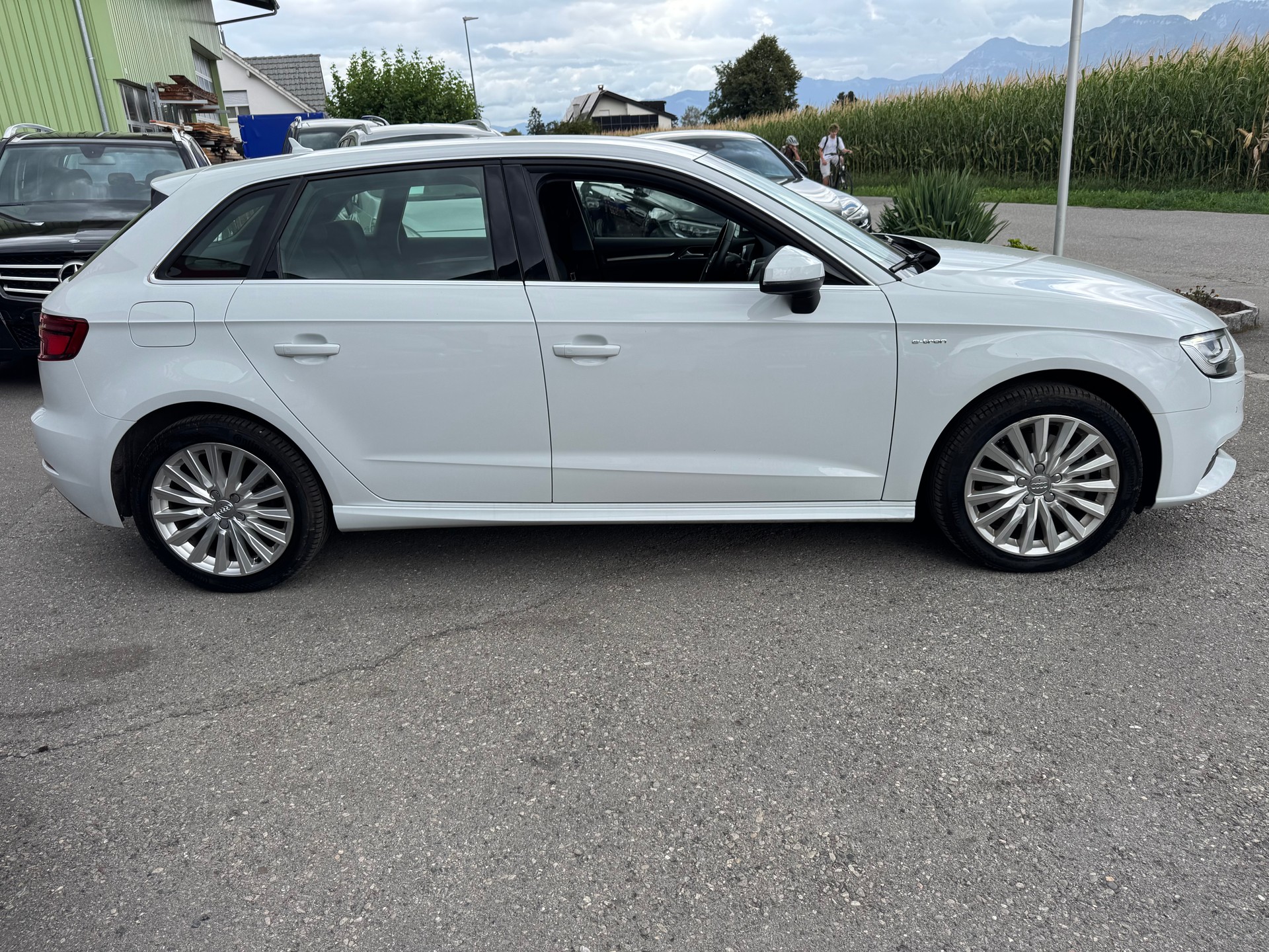 AUDI A3 Sportback 1.4 e-tron Sport S-tronic-image-23