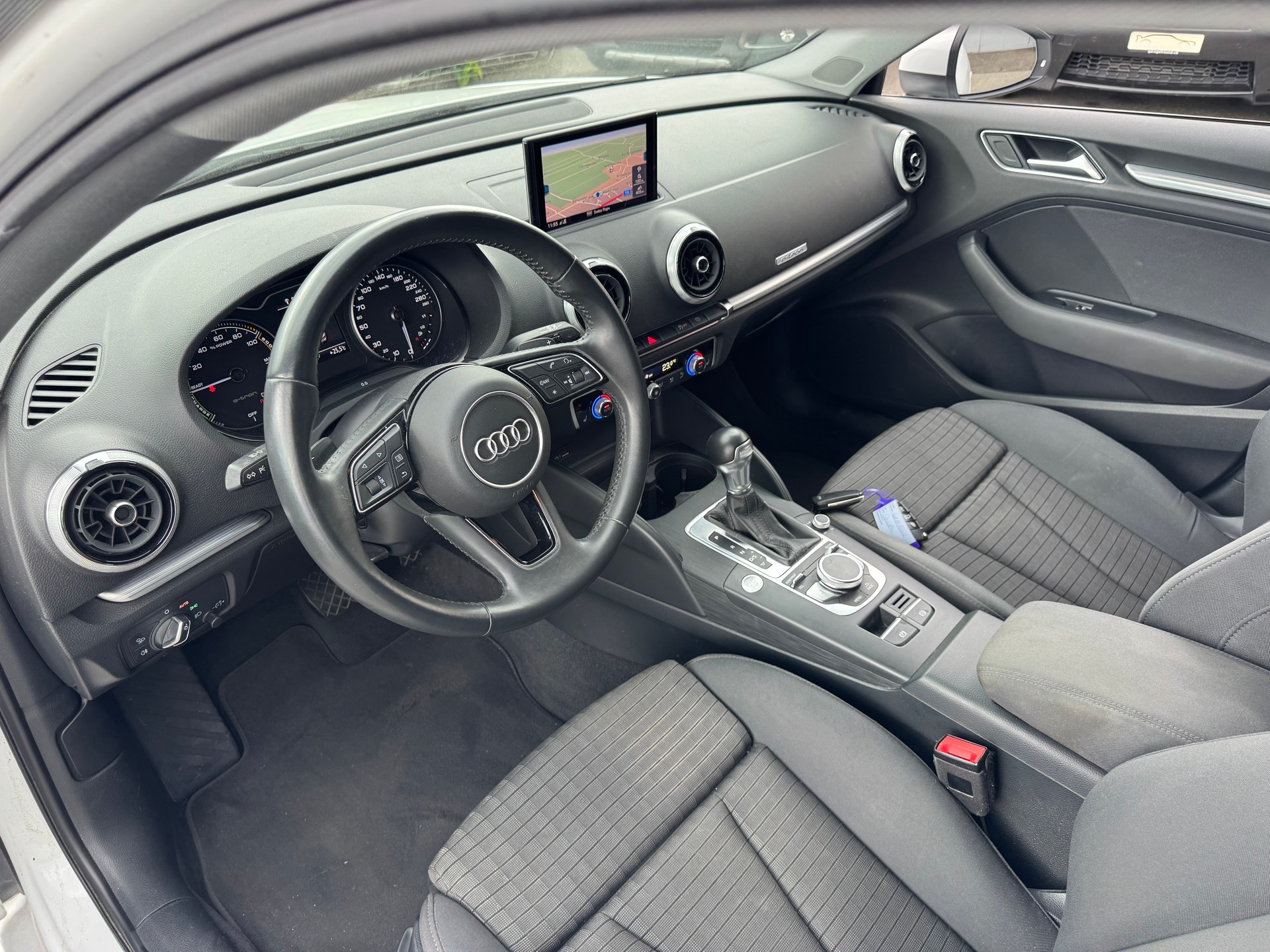 AUDI A3 Sportback 1.4 e-tron Sport S-tronic-image-25