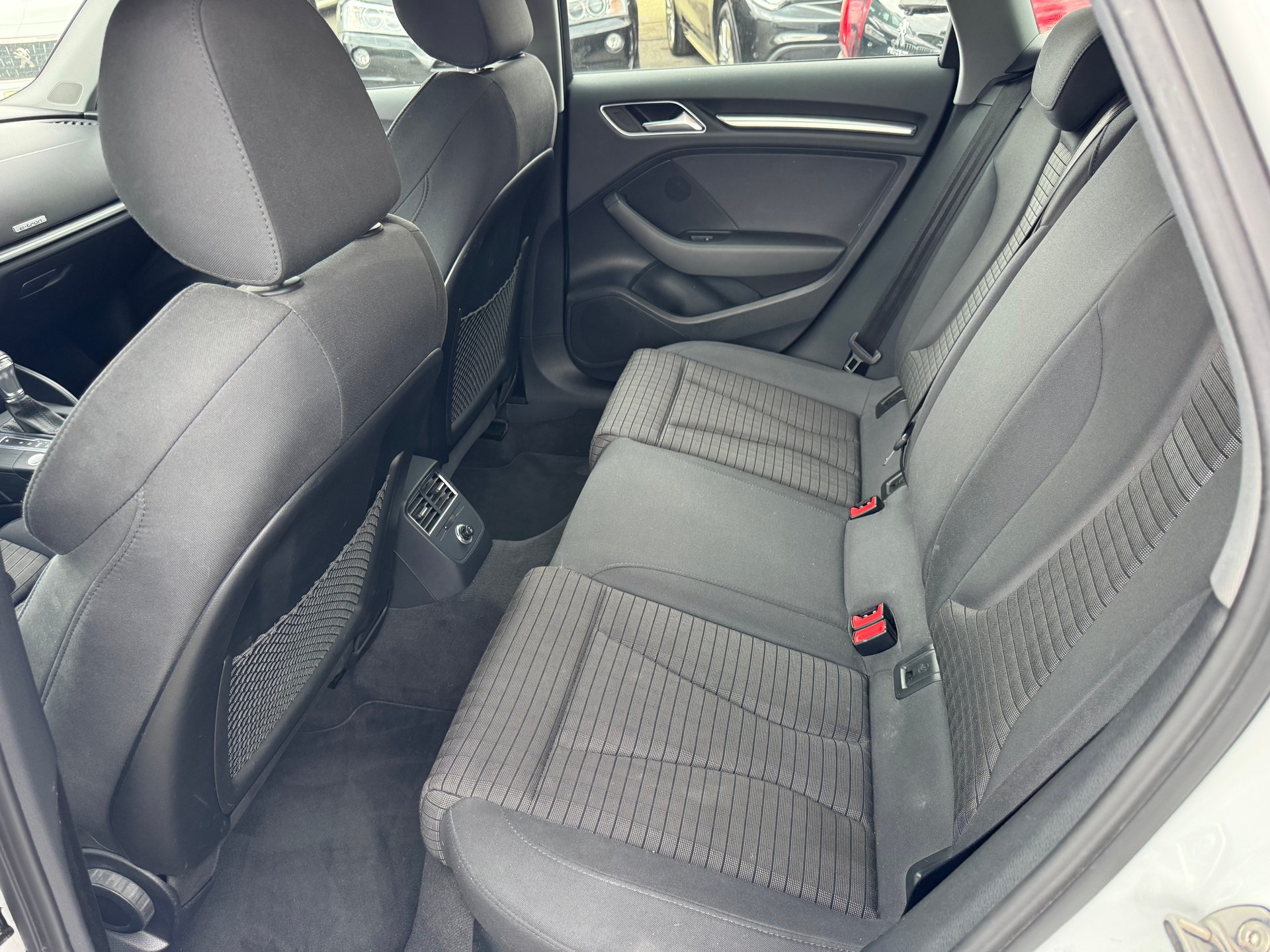 AUDI A3 Sportback 1.4 e-tron Sport S-tronic-image-26
