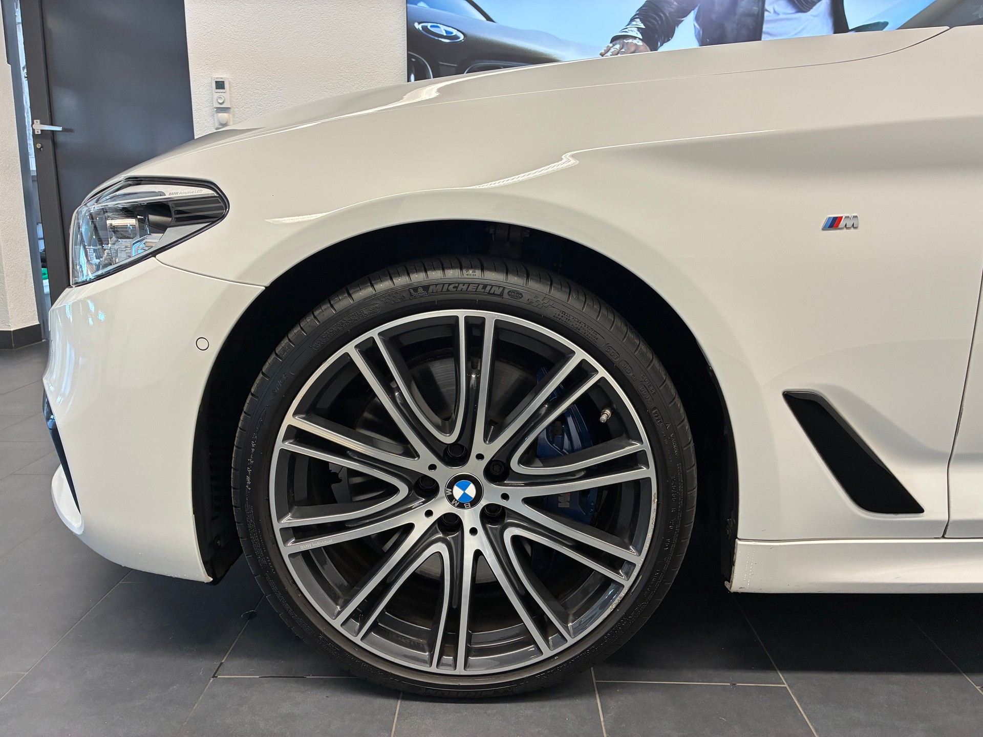 BMW 540d xDrive Touring-showroom-element-2