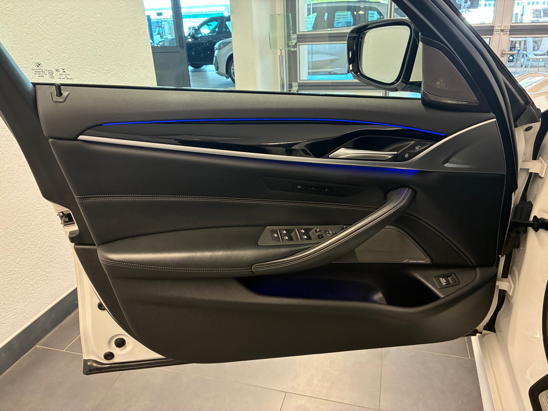 BMW 540d xDrive Touring-image-15