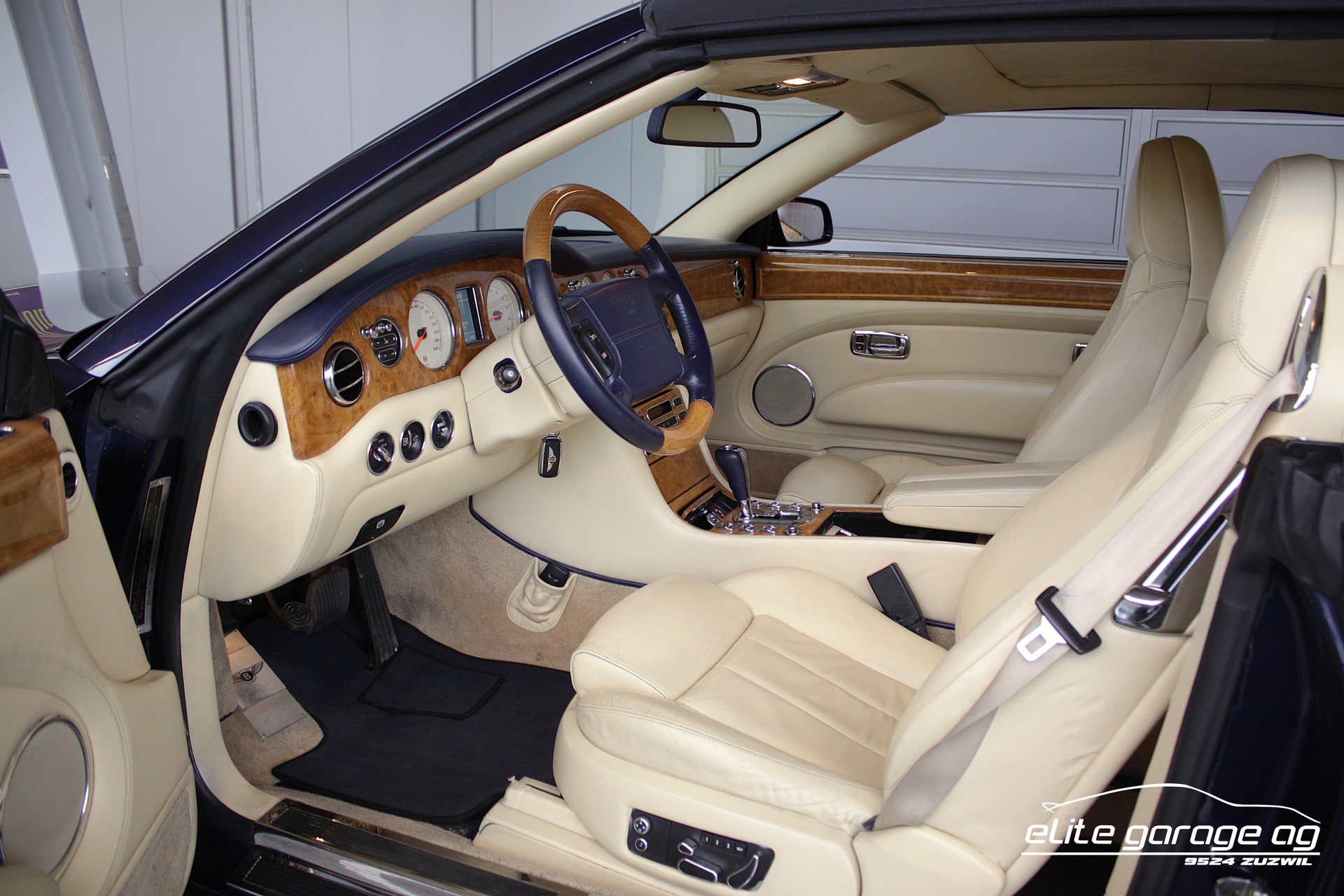 BENTLEY Azure Serie 2-image-13