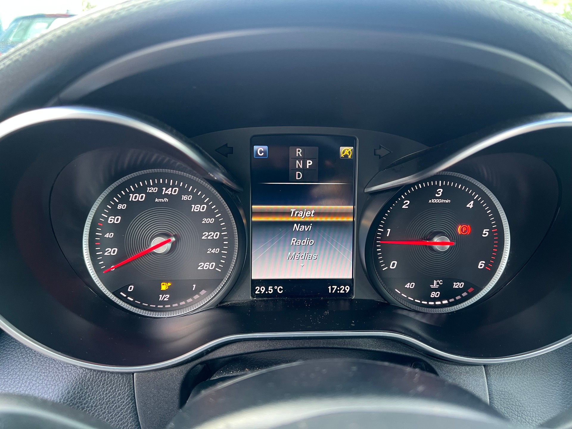 MERCEDES-BENZ C 250 d AMG Line 4Matic 9G-Tronic-image-11