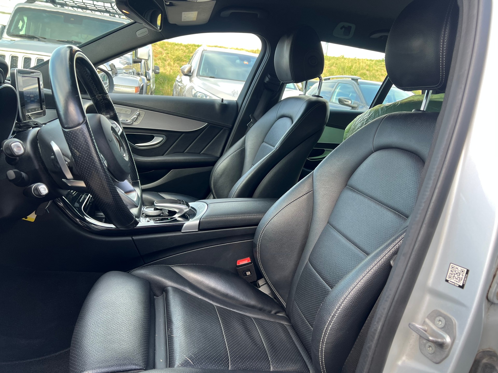 MERCEDES-BENZ C 250 d AMG Line 4Matic 9G-Tronic-image-9
