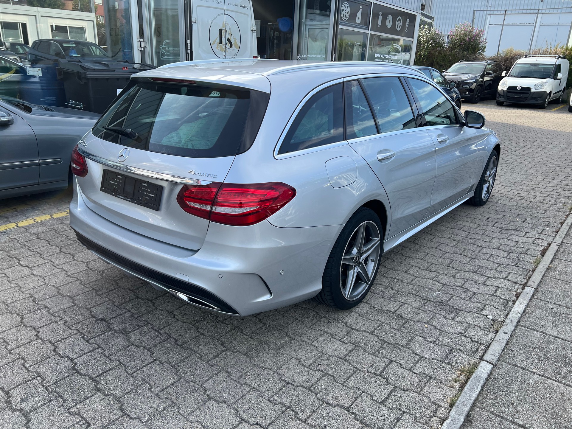 MERCEDES-BENZ C 250 d AMG Line 4Matic 9G-Tronic-image-4