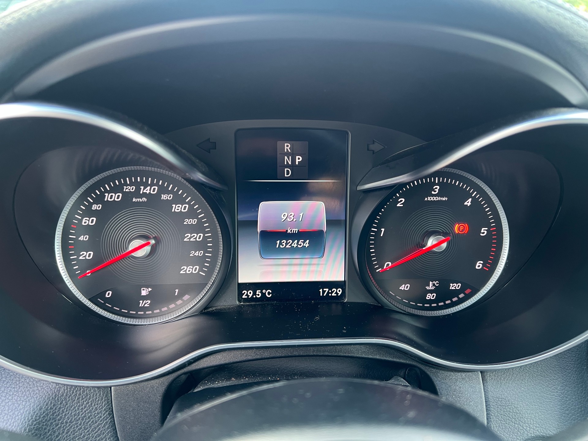 MERCEDES-BENZ C 250 d AMG Line 4Matic 9G-Tronic-image-10