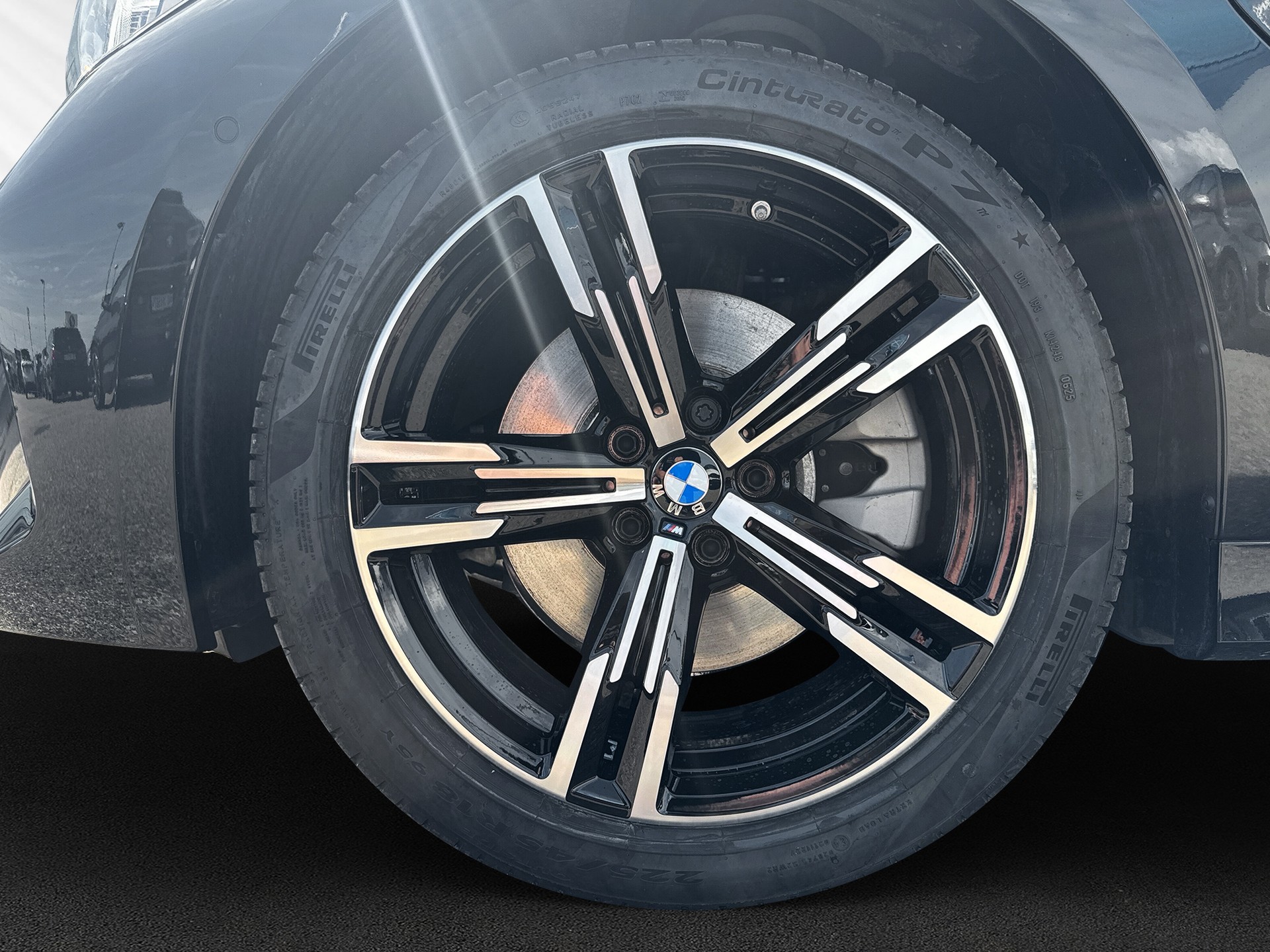 BMW 330e x DriveTouring Steptronic M Sport-image-8