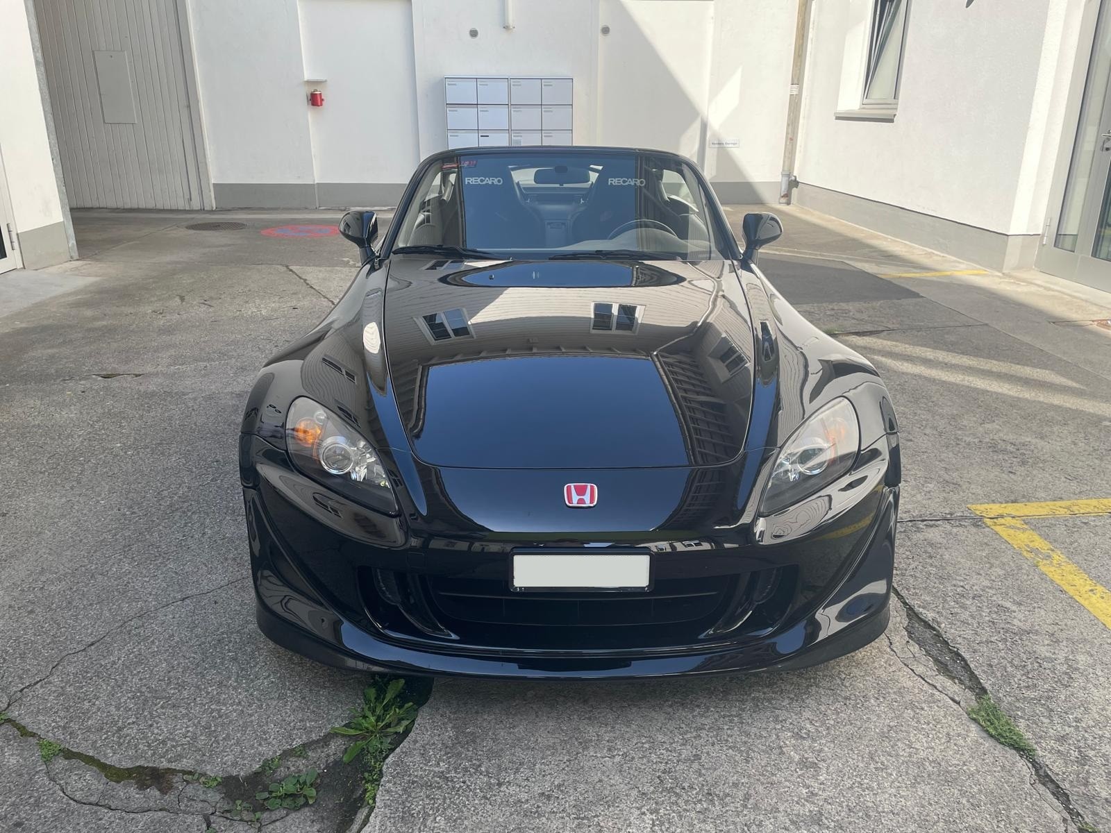 HONDA S2000-showroom-element-1