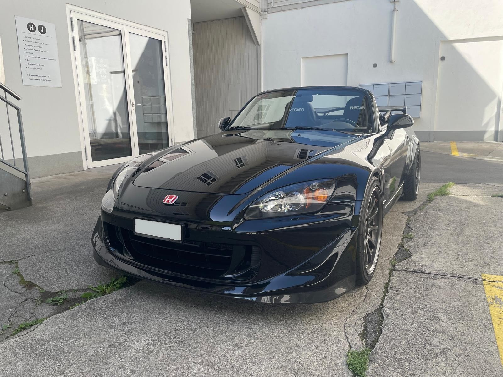 HONDA S2000-showroom-element-2