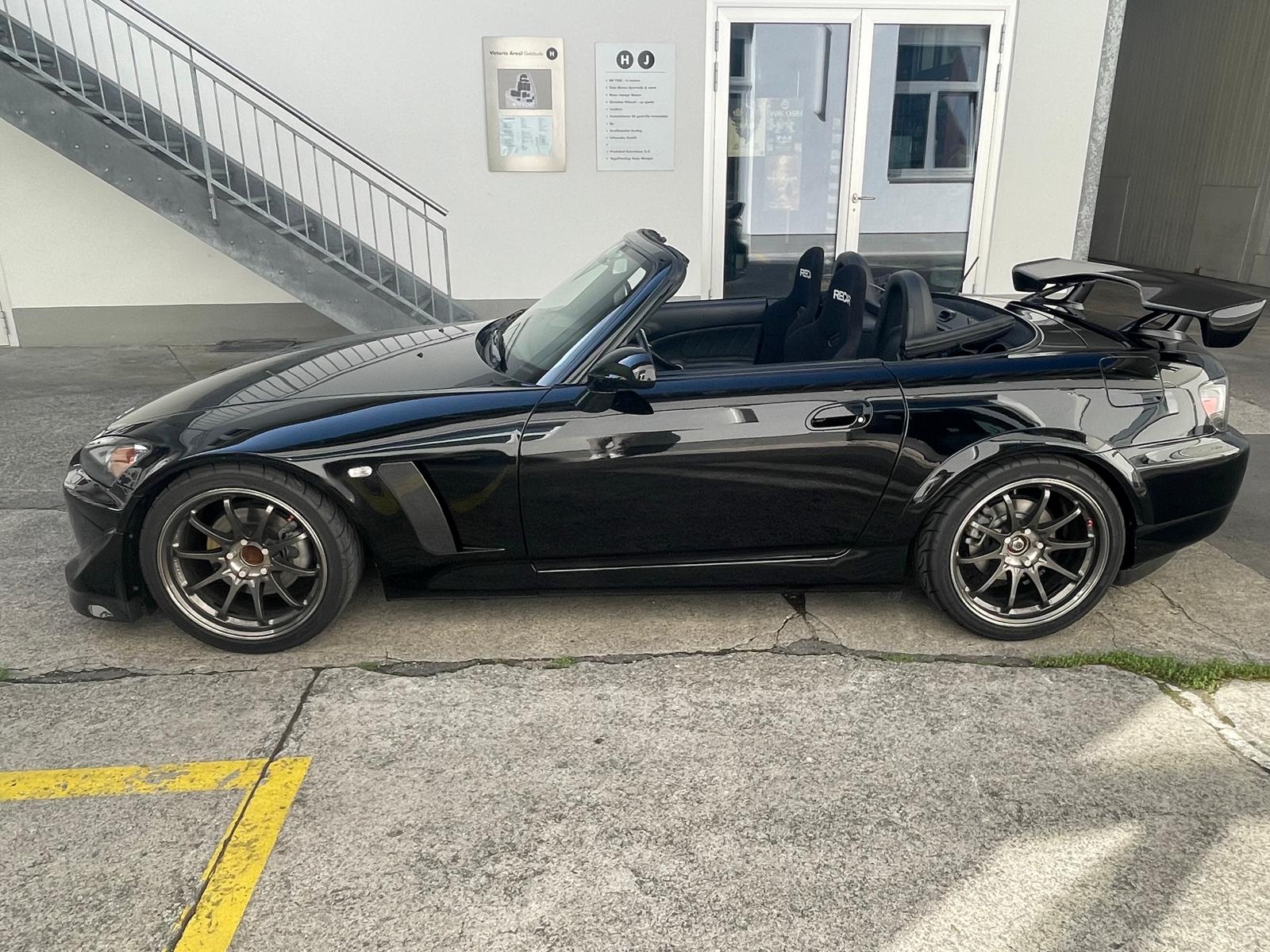 HONDA S2000-showroom-element-3