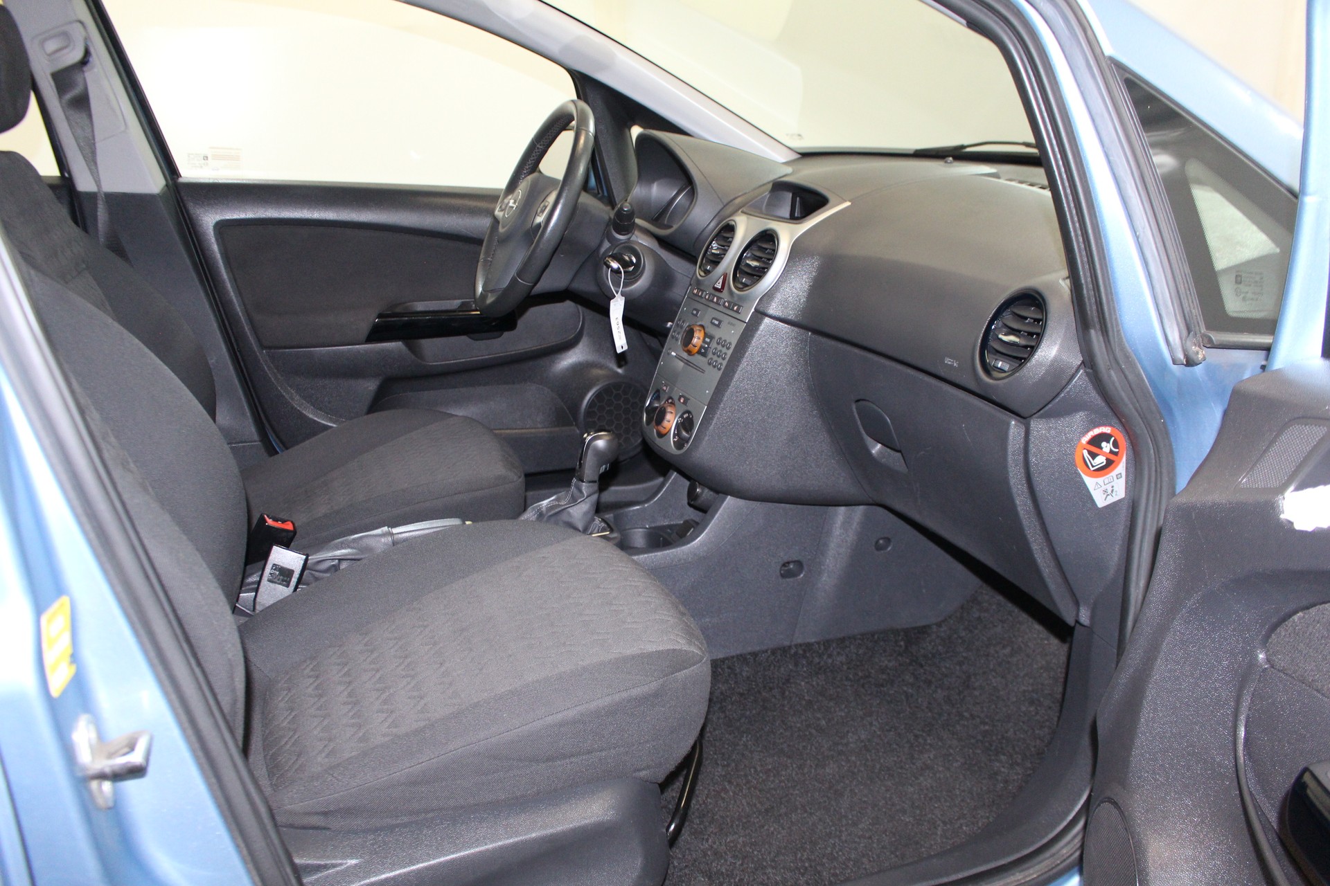 OPEL Corsa 1.4i 16V TP Color Ed.-image-10