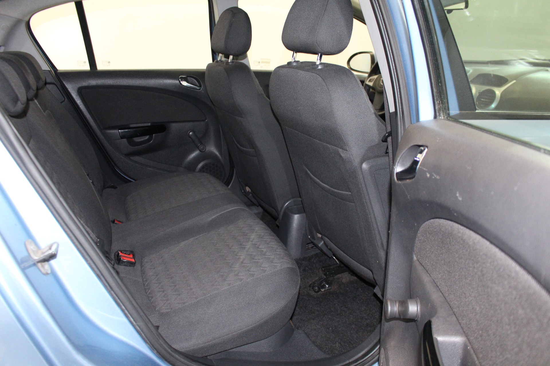 OPEL Corsa 1.4i 16V TP Color Ed.-image-9