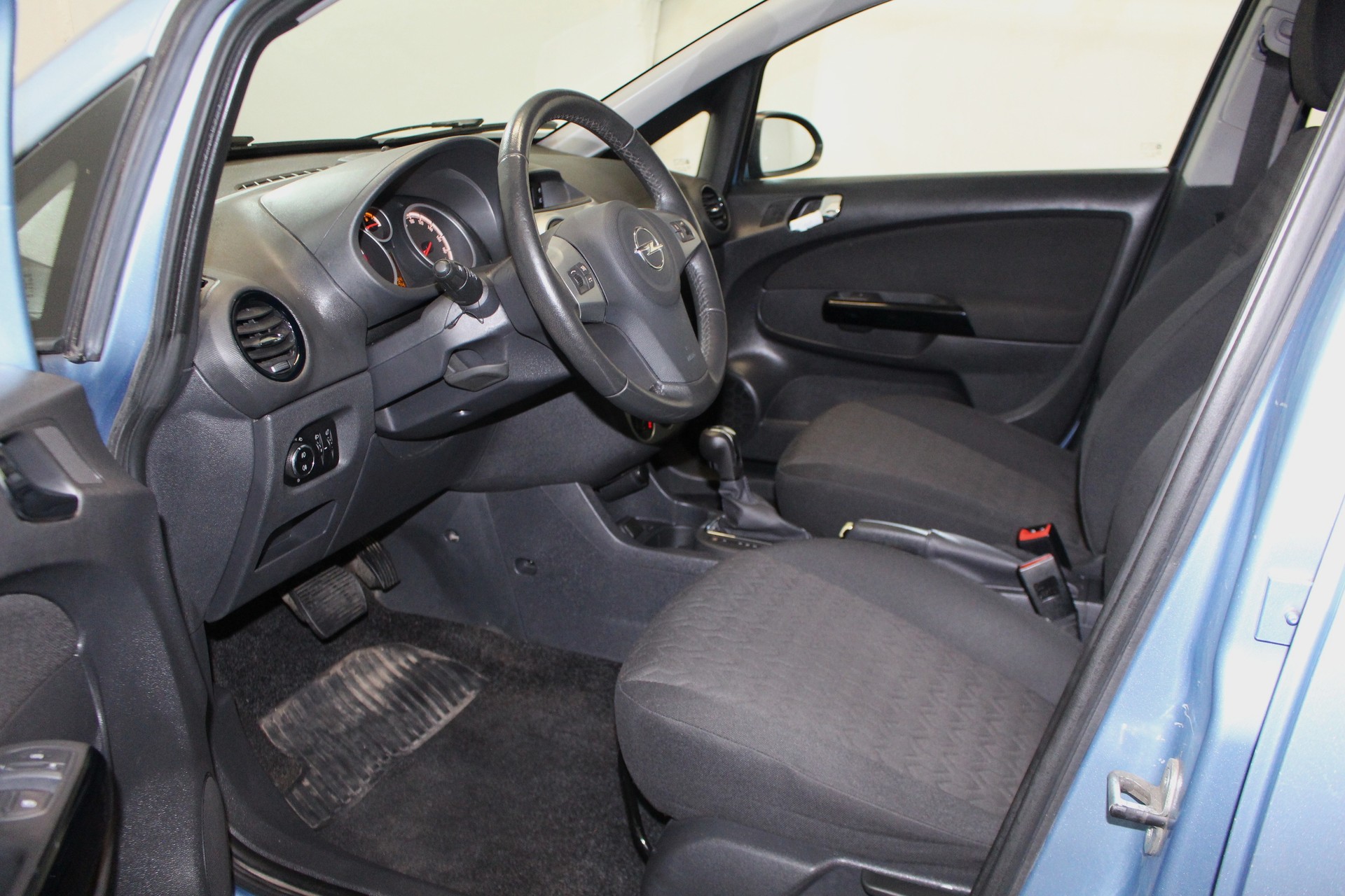 OPEL Corsa 1.4i 16V TP Color Ed.-image-6