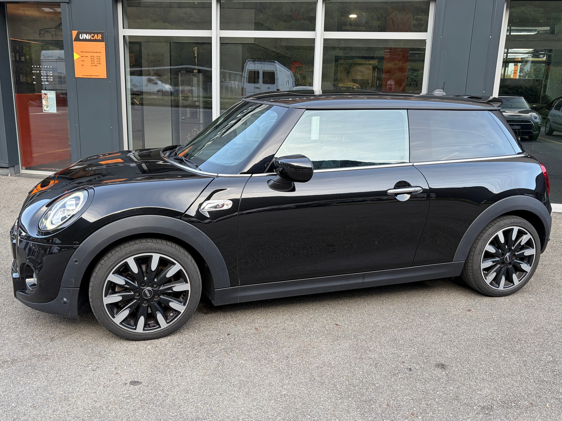 MINI Cooper S Steptronic DKG-showroom-element-1