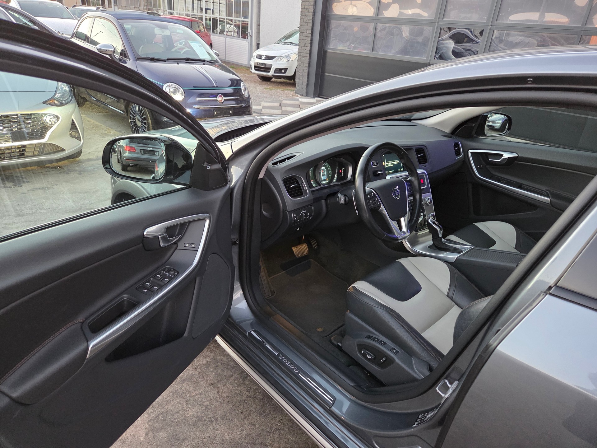 VOLVO S60 Cross Country T5 AWD Summum Geartronic-image-14