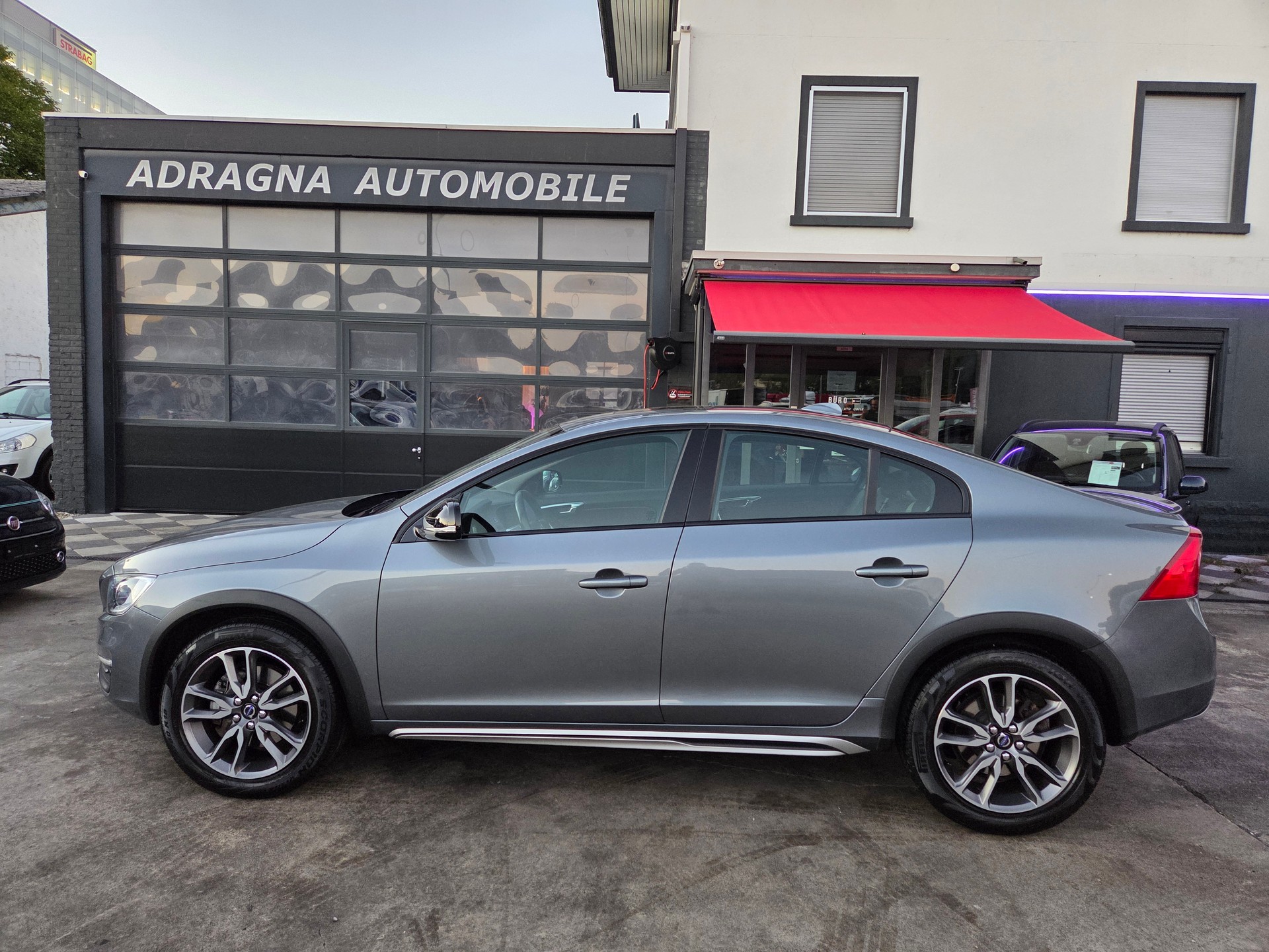 VOLVO S60 Cross Country T5 AWD Summum Geartronic-showroom-element-3
