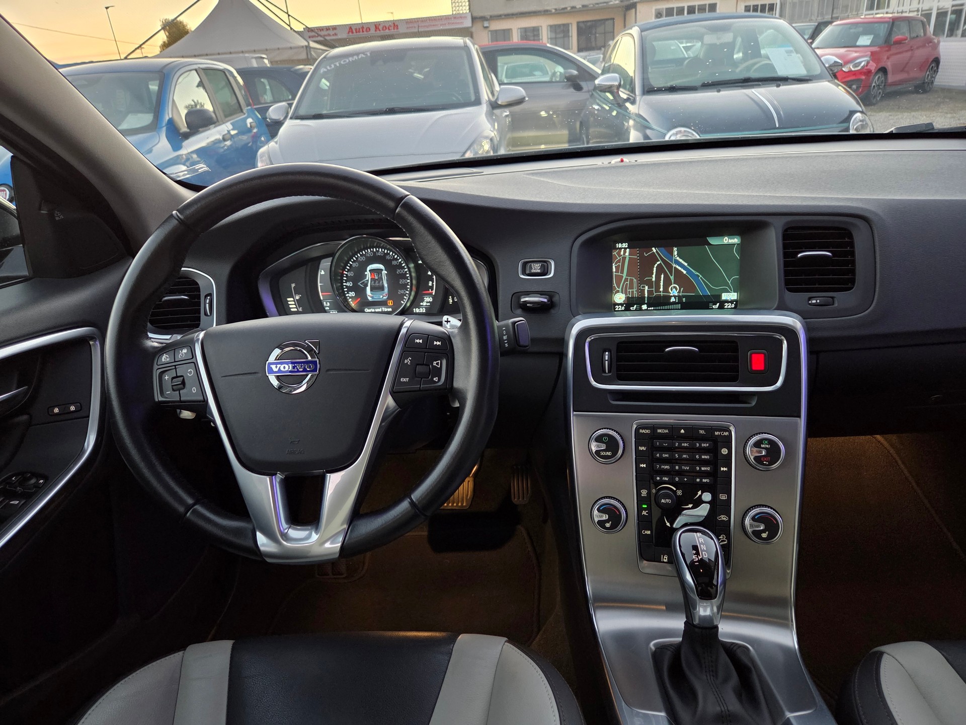 VOLVO S60 Cross Country T5 AWD Summum Geartronic-image-20