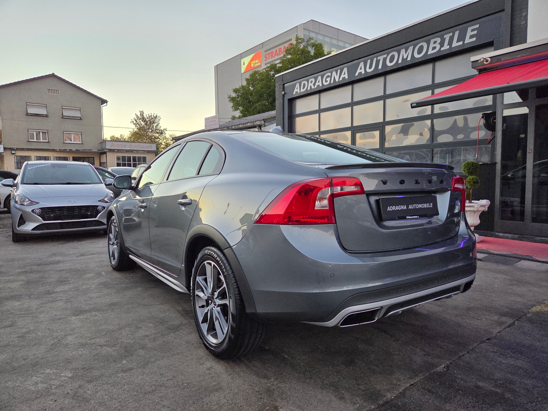 VOLVO S60 Cross Country T5 AWD Summum Geartronic-image-5