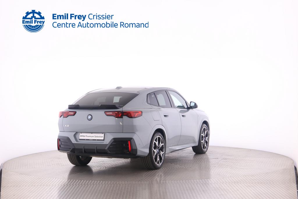 BMW iX2 30 xDrive - FAHRSCHULWAGEN - VOITURE D'AUTO-ECOLE - AUTO DELLA SCUOLA GUIDA-showroom-element-1
