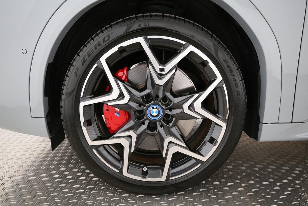 BMW iX2 30 xDrive - FAHRSCHULWAGEN - VOITURE D'AUTO-ECOLE - AUTO DELLA SCUOLA GUIDA-image-16