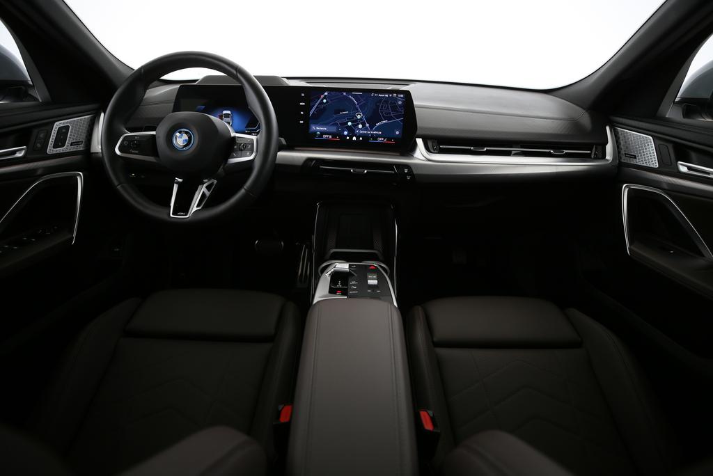 BMW iX2 30 xDrive - FAHRSCHULWAGEN - VOITURE D'AUTO-ECOLE - AUTO DELLA SCUOLA GUIDA-image-6